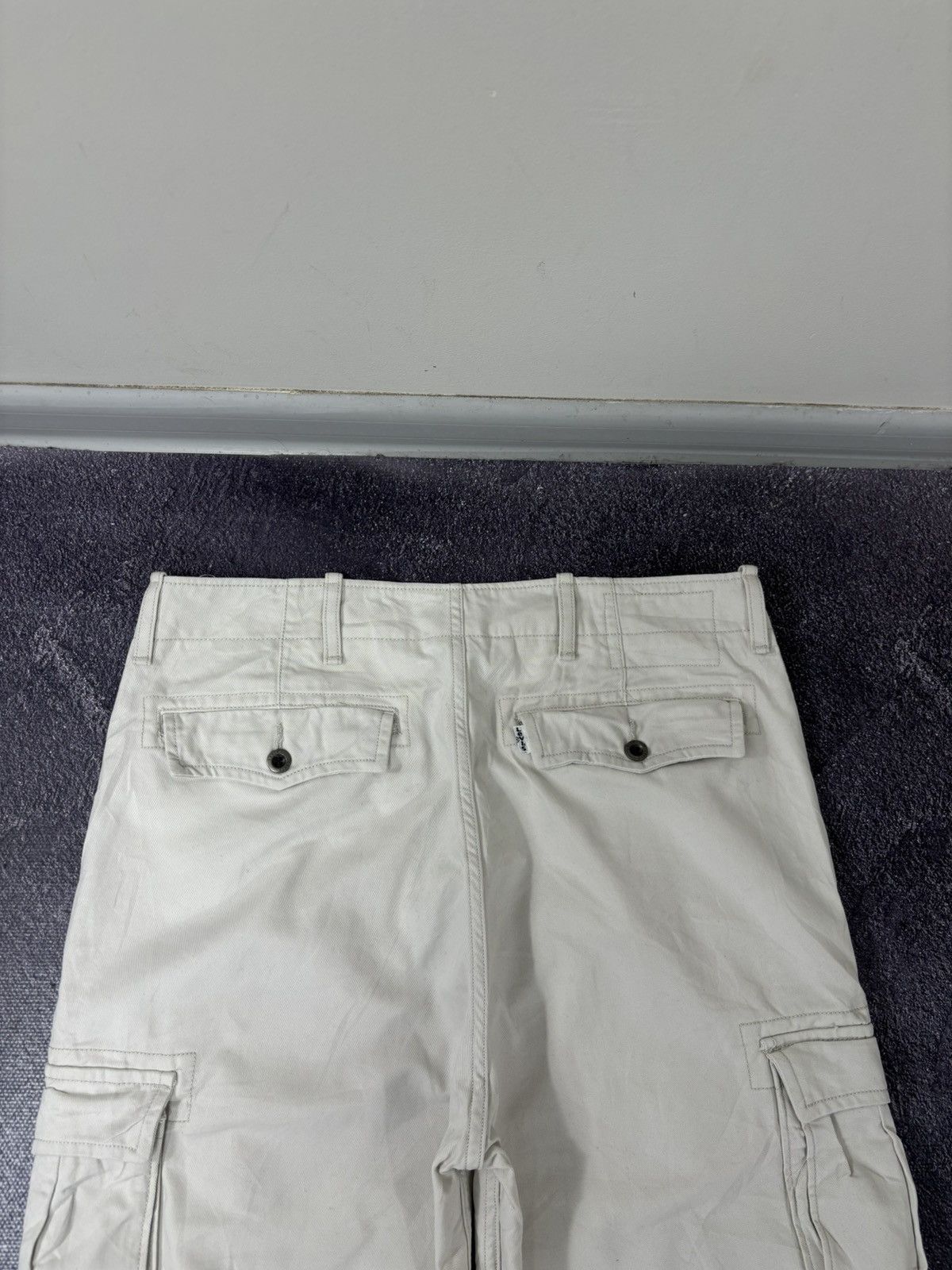 Levi's Vintage Levi’s Y2K Beige Utility Military Style Cargo Shorts Size US 32 / EU 48 - 15 Thumbnail