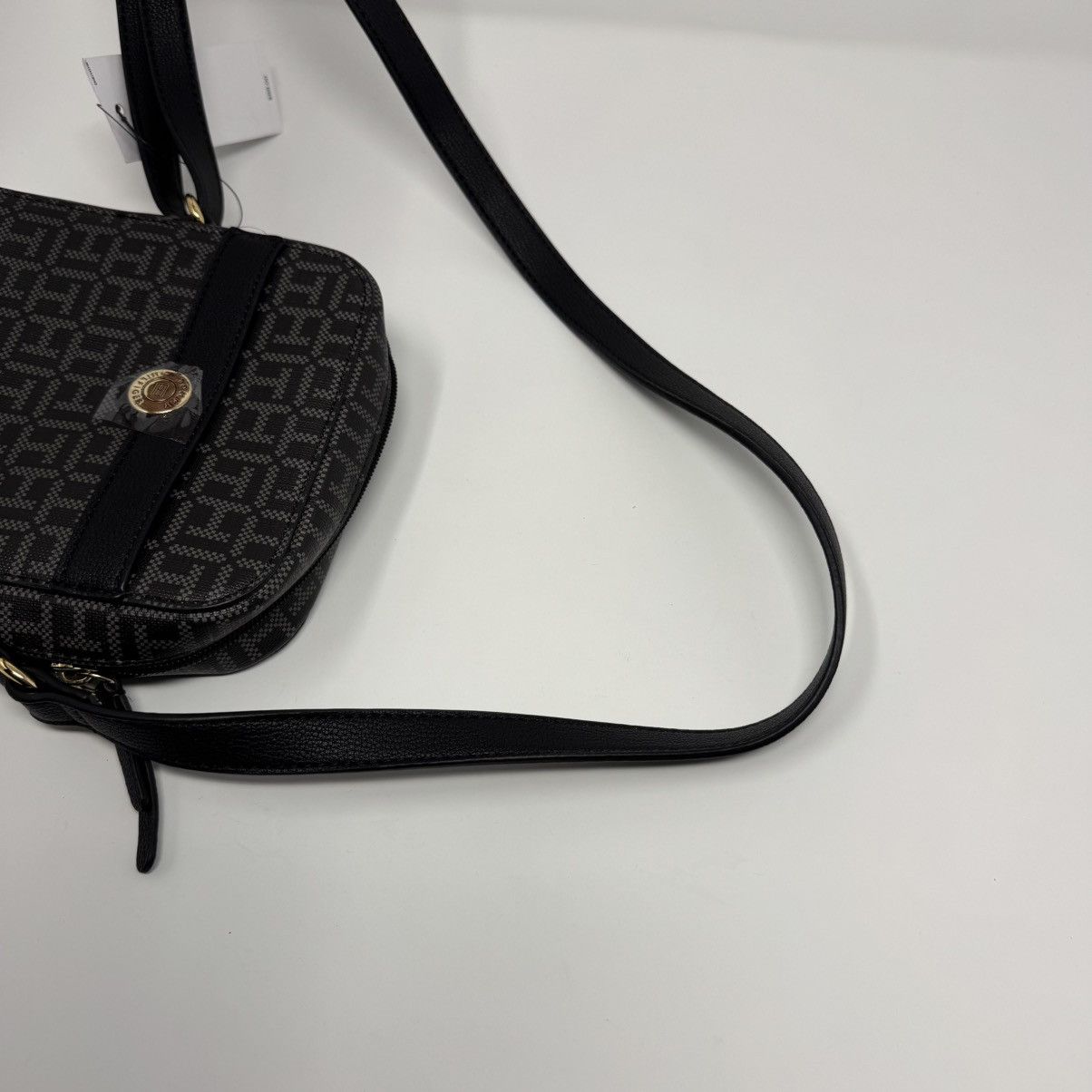 Tommy Hilfiger NWT Tommy Hilfiger Crossbody Monogram Women's Bag Size ONE SIZE - 11 Thumbnail