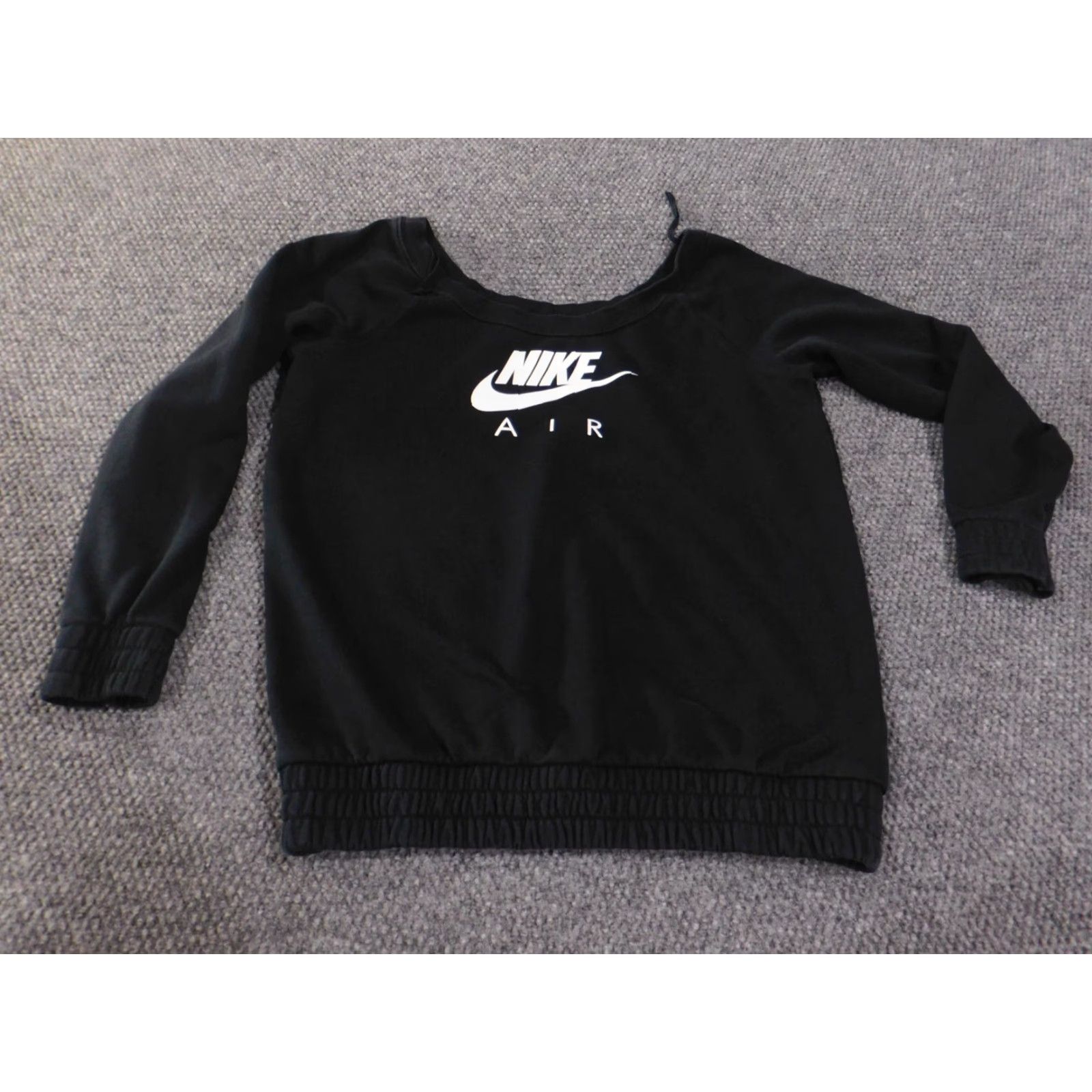 Nike Nike Sweatshirt Womens Small Black Pullover Crew Neck S Stretch Embroidered Swoosh SPORTSWEAR Casual Active Running & Jogging Women’s Regular Fit Size S / US 4 / IT 40 - 2 Thumbnail