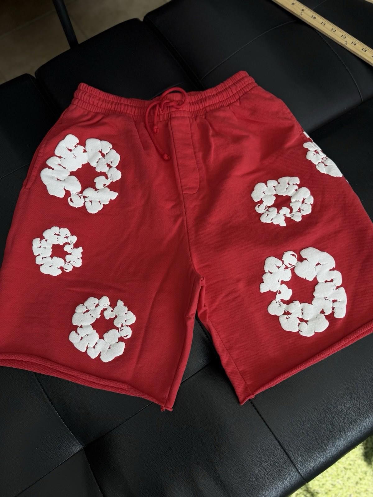 DENIM TEARS Denim Tears Cotton Wreath Shorts Red |BRAND NEW| AUTHENTIC| Size US 32 / EU 48 - 1 Thumbnail