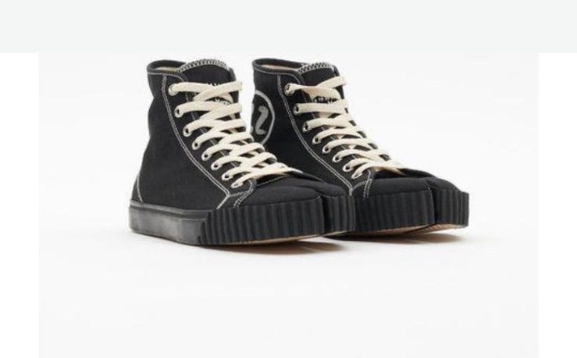 Maison Margiela oc11z0725 Tabi Hi-Top Sneakers in Black Size US 7.5 / EU 40-41 - 1 Thumbnail