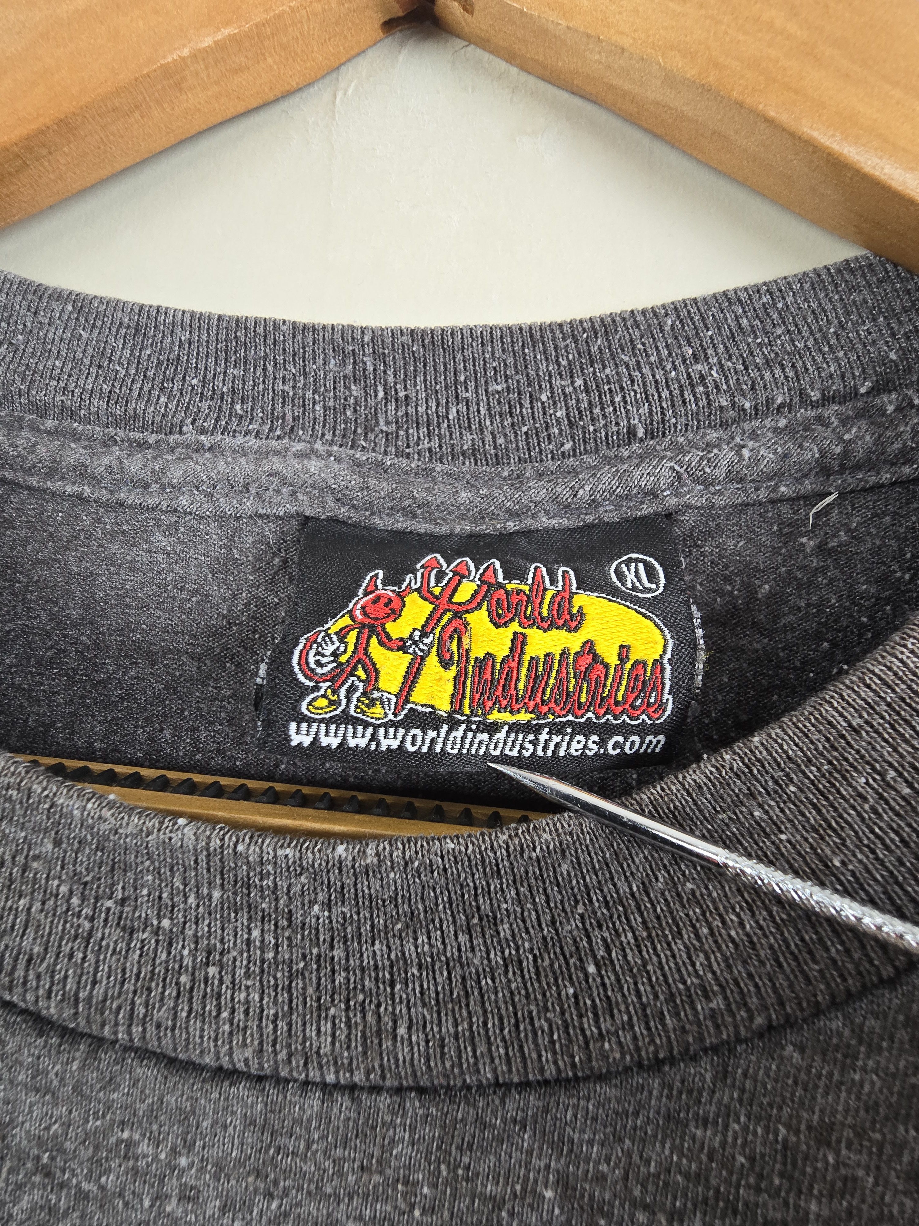 Hook-Ups × Vintage × World Industries 90s World Industries Skate tee XL 23.5" 31.5" Size US XL / EU 56 / 4 - 5 Thumbnail