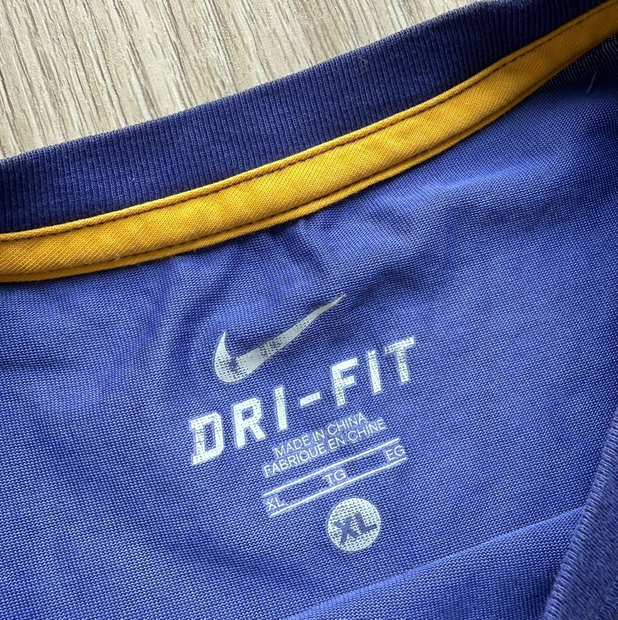 Nike Nike NBA Kobe Bryant Mamba Dragon Gold and Blue T-shirt Size US XL / EU 56 / 4 - 4 Thumbnail