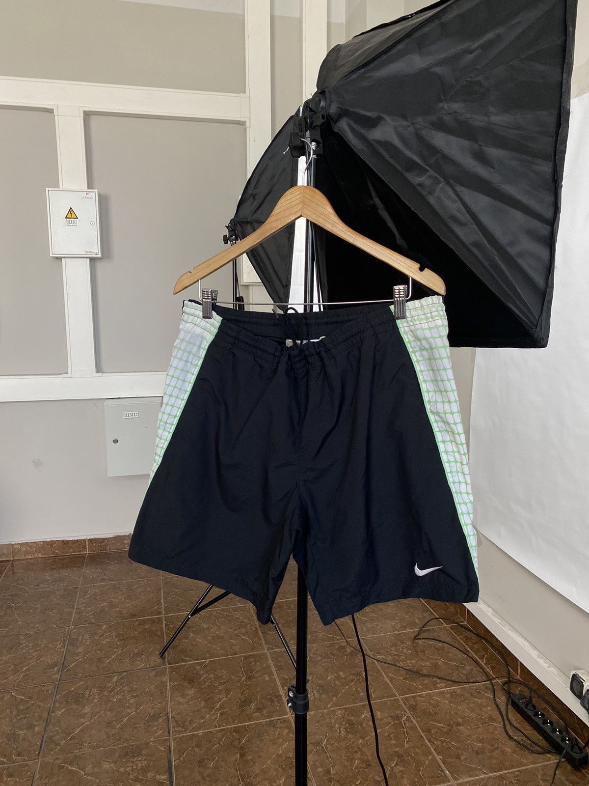 Nike 🇺🇸 Vintage 90s Nike Nylon Shorts Rare Retro Hype Y2K Size US 32 / EU 48 - 1 Thumbnail