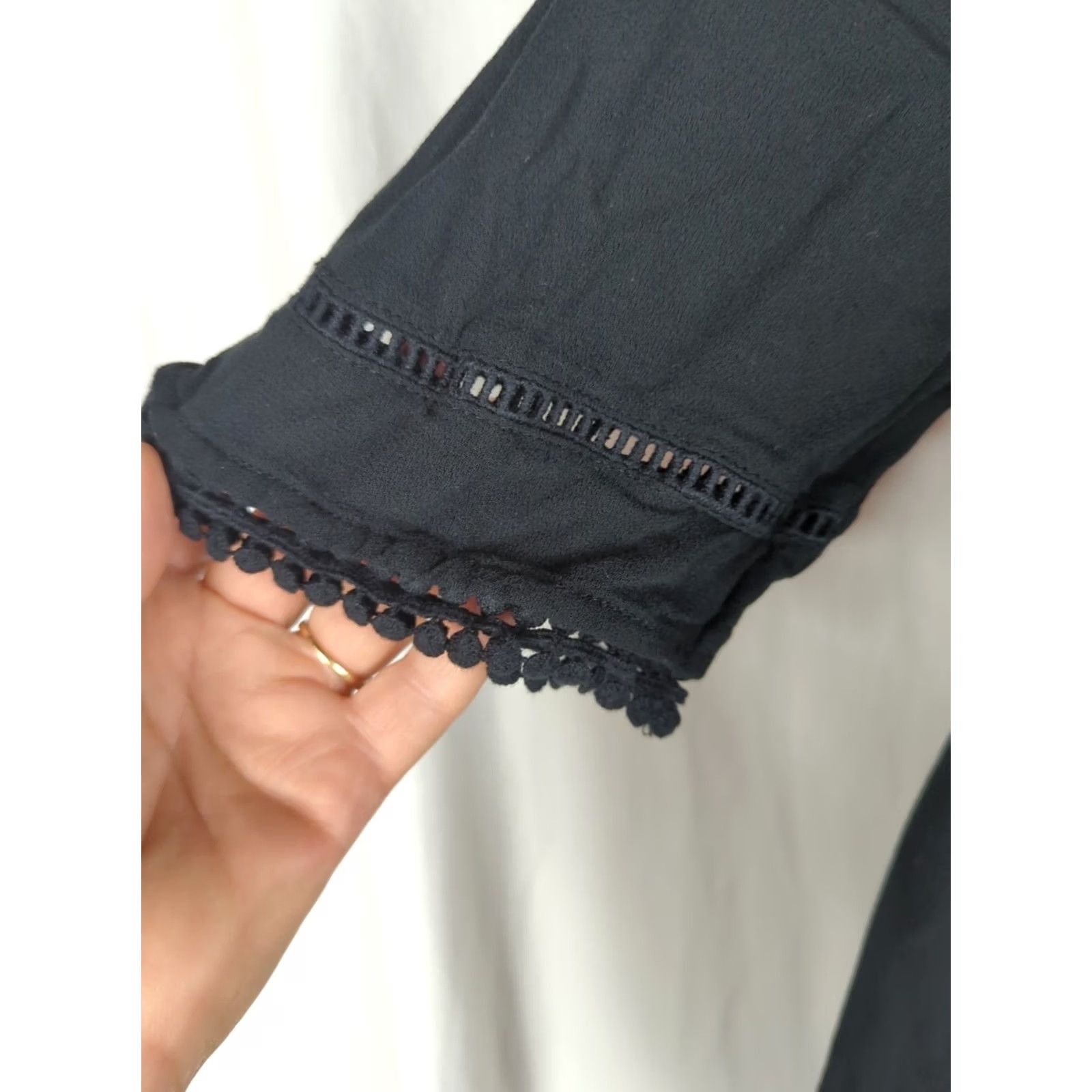 Vintage Knox Rose Women Top Small Black Crochet Lace V-Neck Short Sleeve Pullover Prairie Peasant Casual Sleeve Relaxed Fit Blouse Size S / US 4 / IT 40 - 2 Thumbnail
