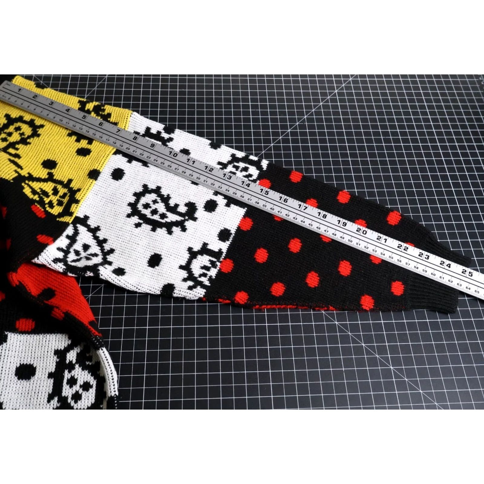 Vintage VINTAGE 90s Patchwork Pattern Sweater Women's M Black Red Yellow Paisley VTG Knit Pullover Crew Neck Long Sleeve Size M / US 6-8 / IT 42-44 - 7 Thumbnail