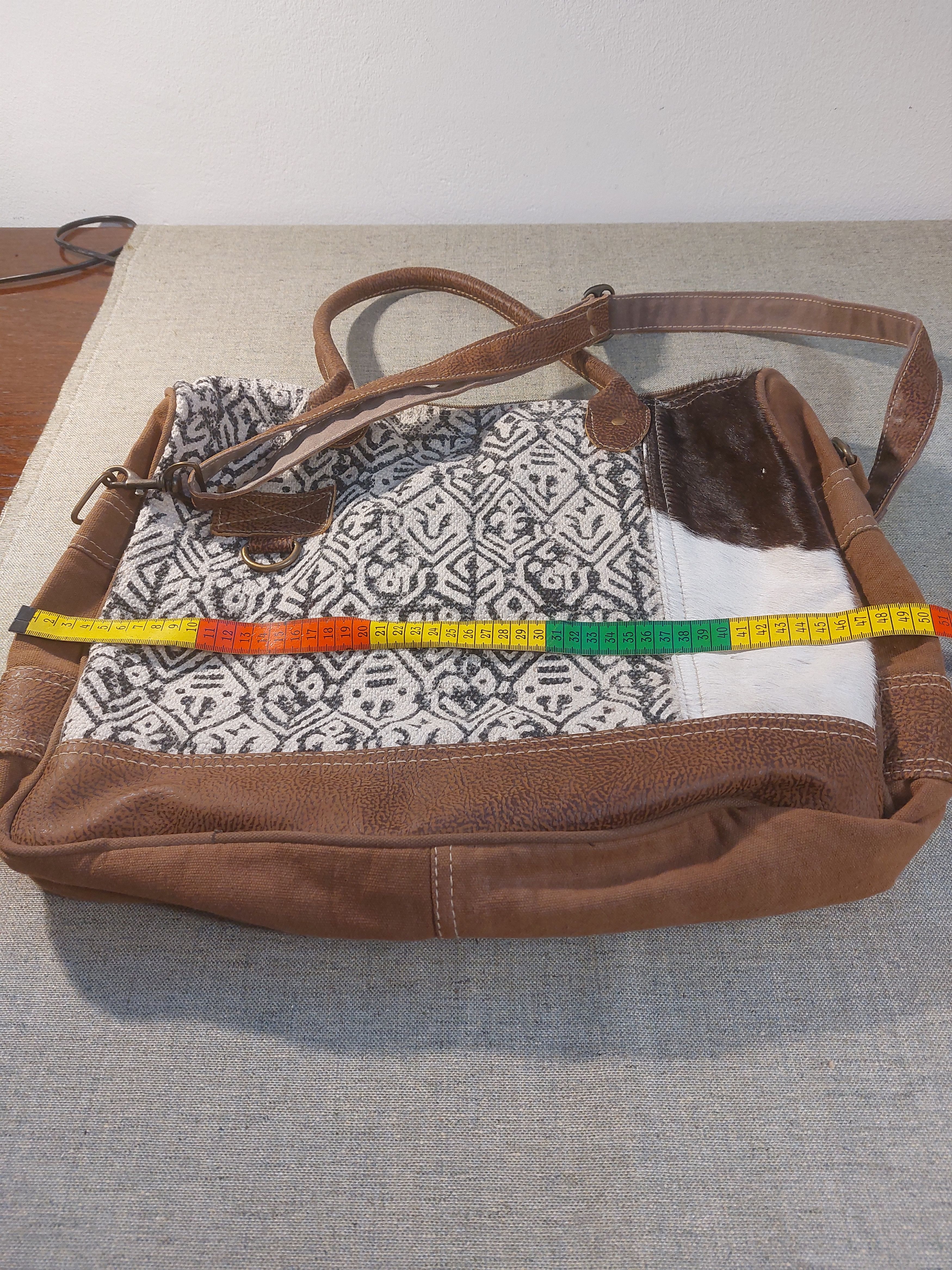Vintage Vintage Cowhide Leather & Canvas Boho Western Travel Tote Size ONE SIZE - 7 Thumbnail