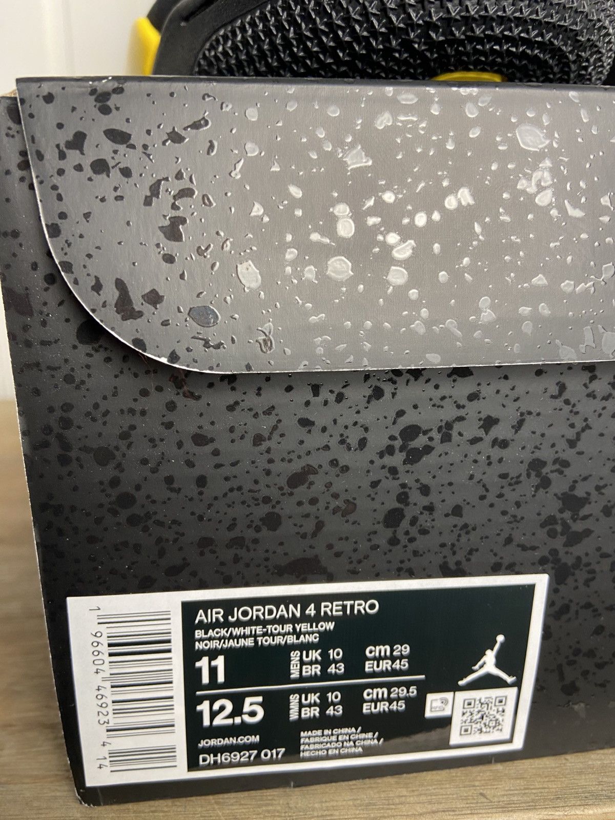 Jordan Brand New Jordan 4 Retro "Thunder" 2023 authentic size 11US Size US 11 / EU 44 - 5 Thumbnail