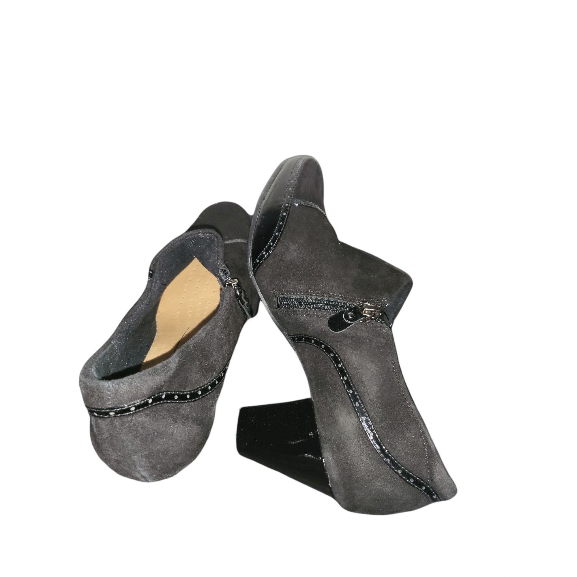Clarks Clarks Artisan Block Heels Women Sz 10M Black Suede Leather Size US 10 / IT 40 - 5 Thumbnail
