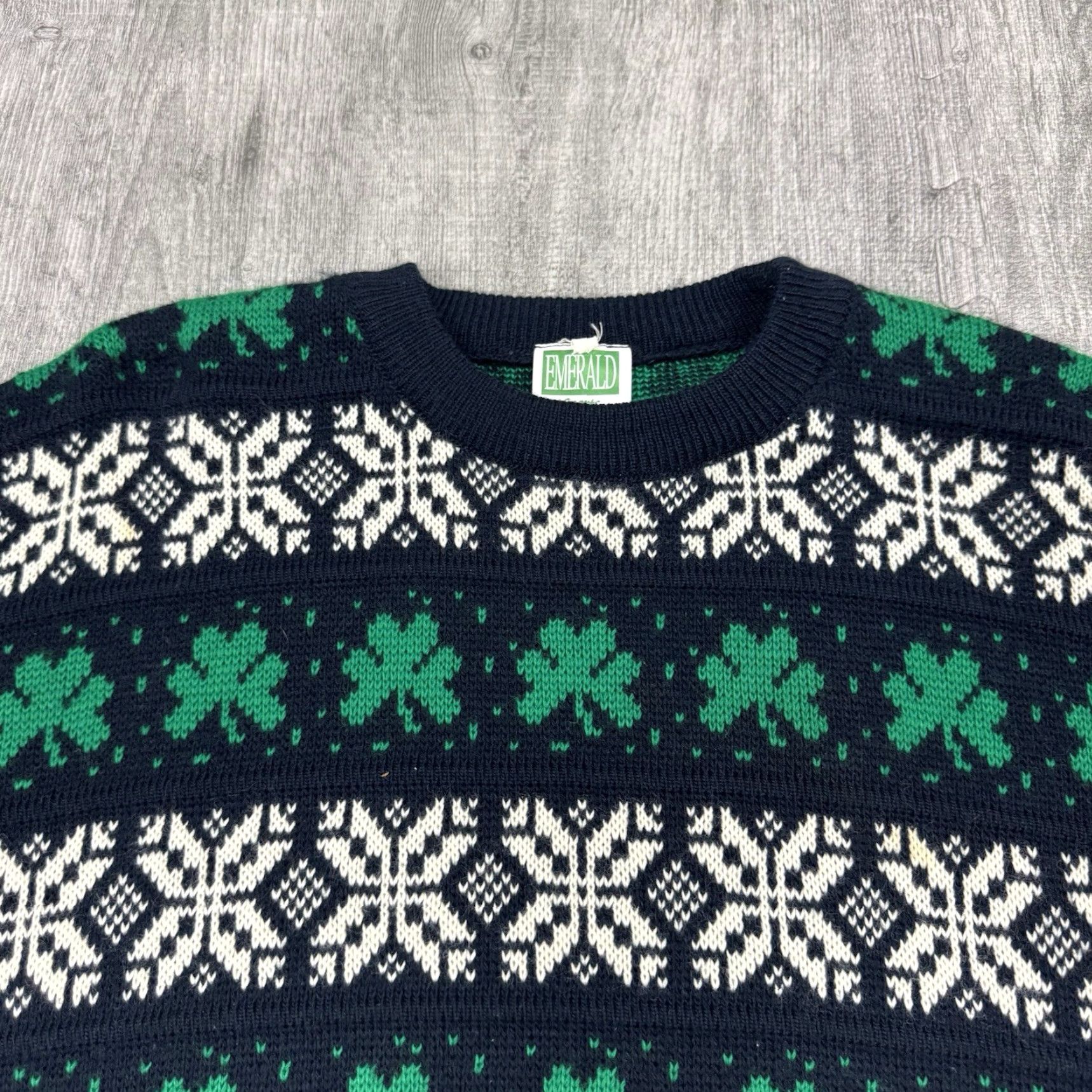 Vintage Vintage Emerald Isle Sports Ireland Shamrock Crewneck Sweater Men XL Green Navy White St. Patrick's Day Irish Lucky Clover Size US XL / EU 56 / 4 - 2 Thumbnail