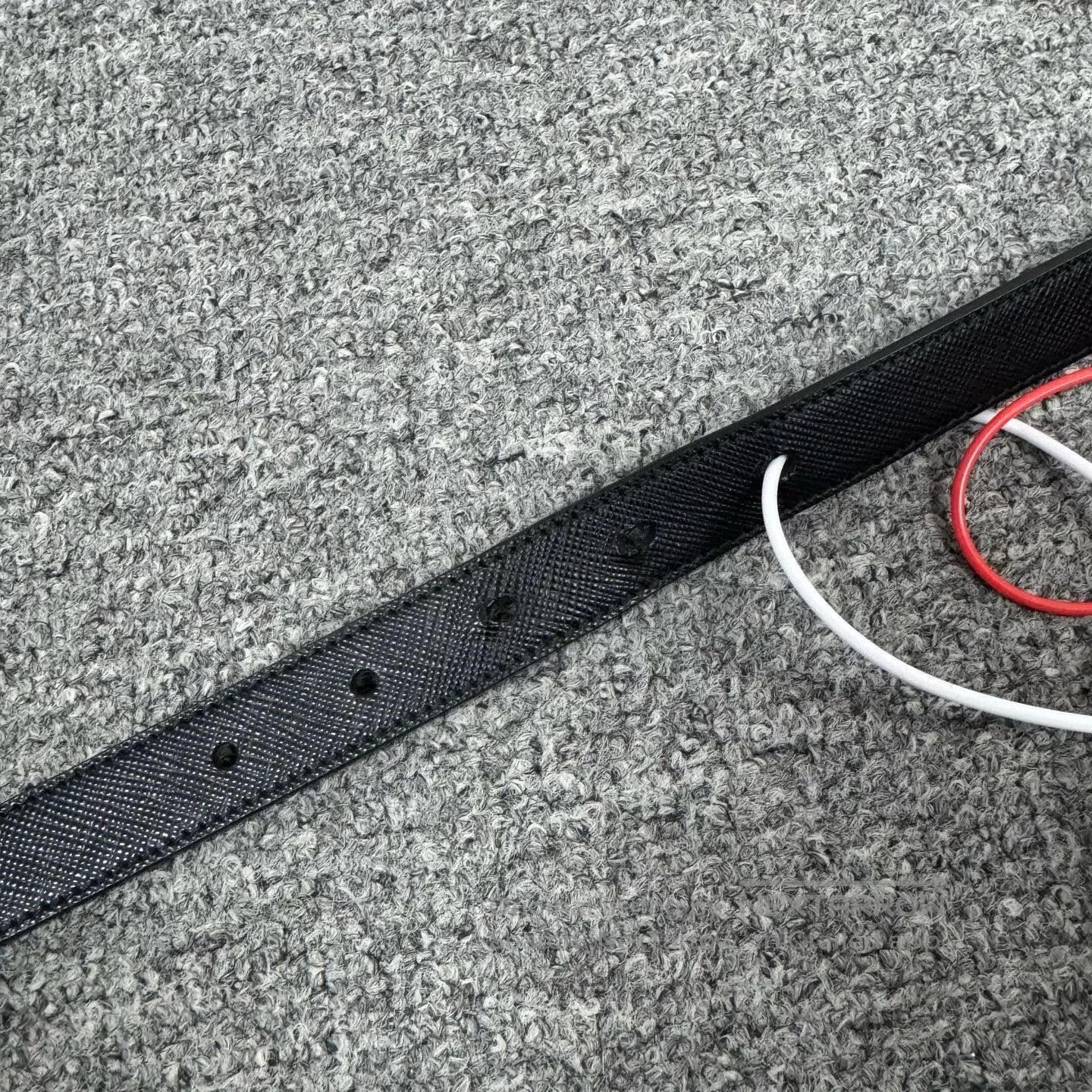 Prada Prada Delta-shaped buckle head; Belt strap| Size ONE SIZE - 5 Thumbnail