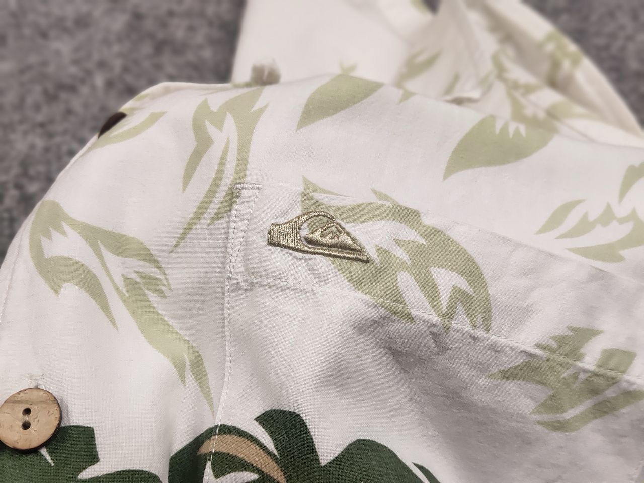 Quiksilver Vintage Quiksilver hawaiian Art Light Cotton Blend Shirt Size US M / EU 48-50 / 2 - 13 Thumbnail