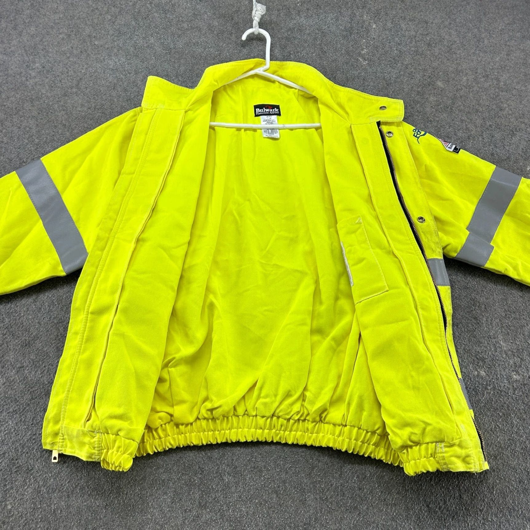 Vintage Bulwark Jacket Mens L Yellow Flame Resistant Hi Vis Reflective 31 ATPV Jacket Long Sleeve Men Reflective Bulwark Yellow L Men Size US L / EU 52-54 / 3 - 6 Thumbnail