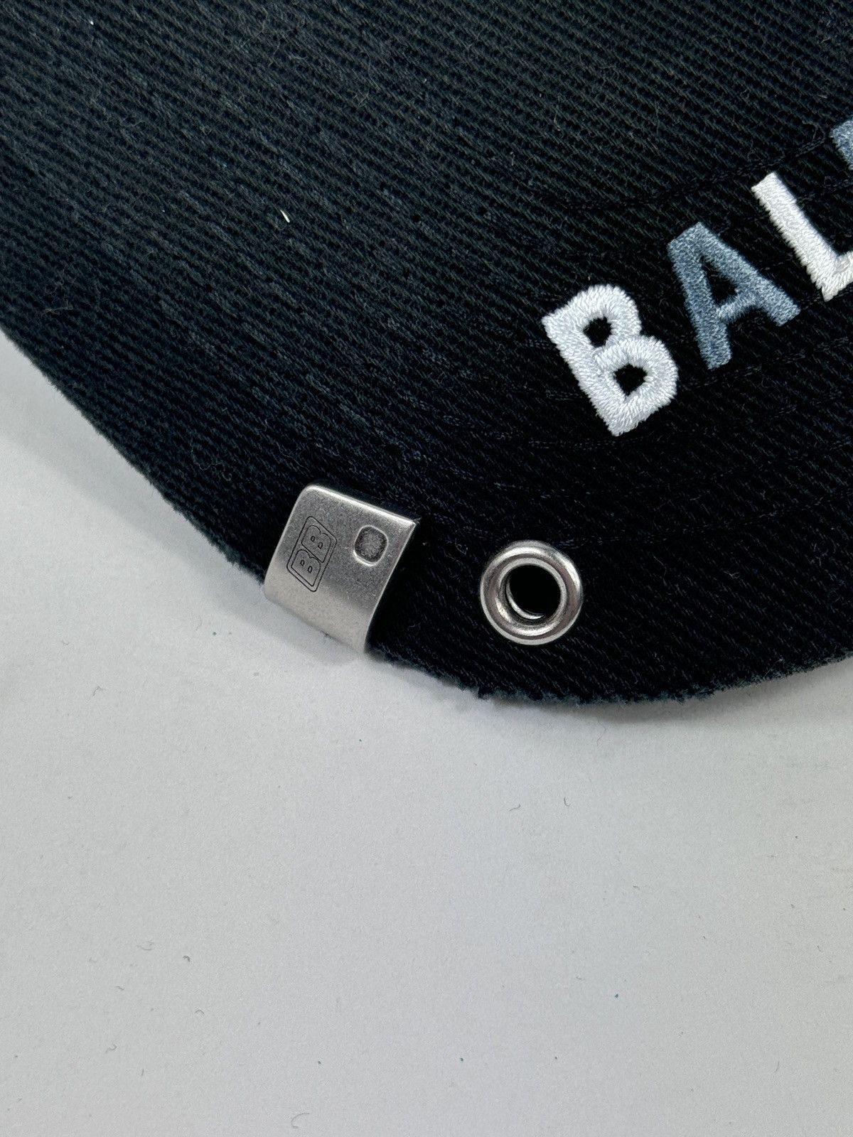 Balenciaga LOGO EMBROIDERED DISTRESSED CAP Size ONE SIZE - 3 Thumbnail