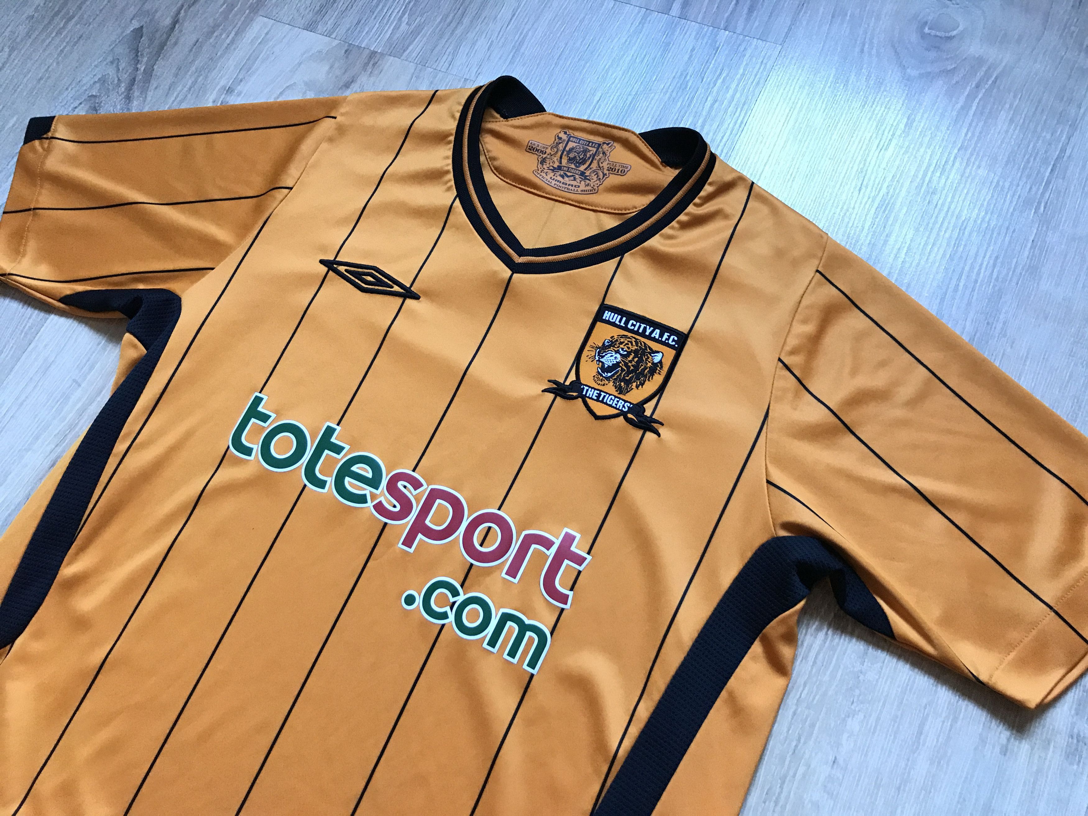 Umbro × Vintage Vintage Umbro Hull City The Tigers Home Shirt 2009-2010 Size US S / EU 44-46 / 1 - 3 Thumbnail