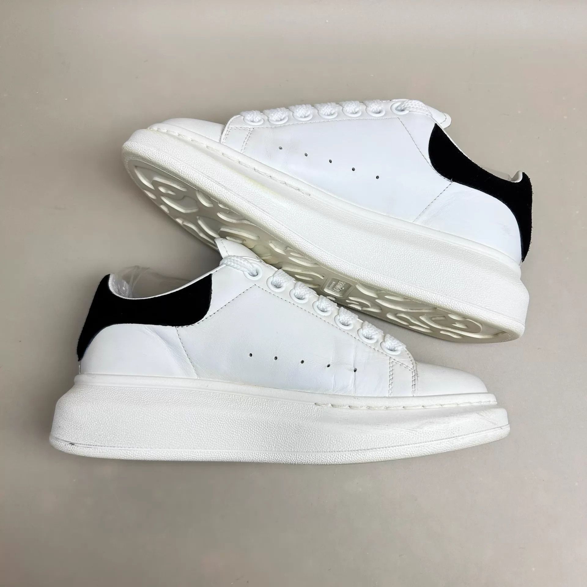 Alexander McQueen Alexander McQueen Blk/Wht Suede Platform Sneakers 35 95New Size US 4.5 / IT 34.5 - 4 Thumbnail