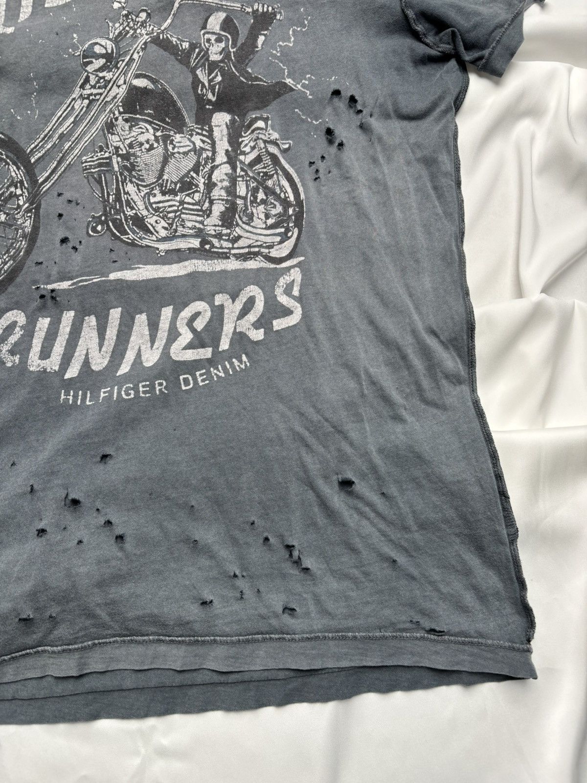 Tommy Hilfiger Tommy Hilfiger vintage distressed biker t shirt Size US M / EU 48-50 / 2 - 4 Thumbnail