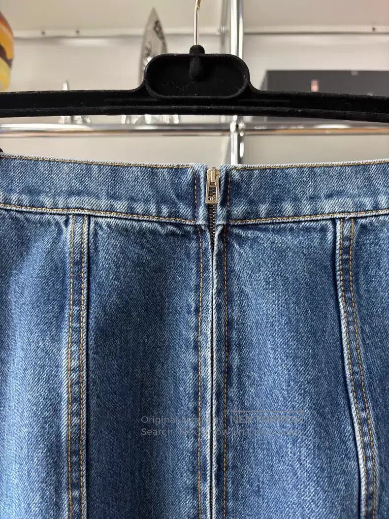 Chanel Chanel 22k blue diamond button denim skirt Size 42" / US 20 - 4 Thumbnail