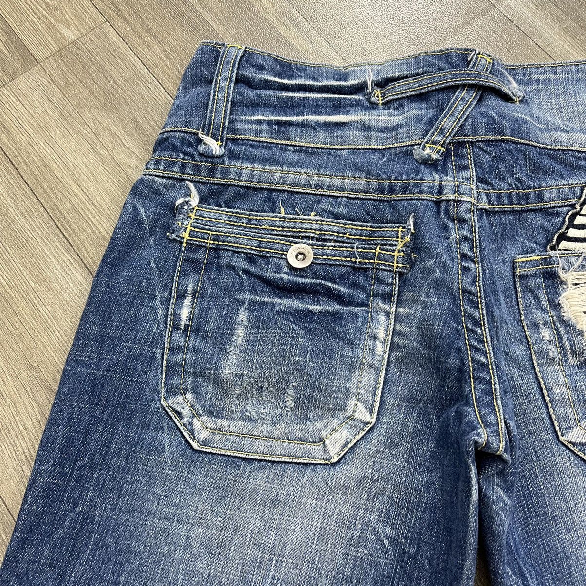 If Six Was Nine Y2K RedPepper Embrodered Distressed Lgb Faded Flared Jeans Size 28" / US 6 / IT 42 - 15 Thumbnail