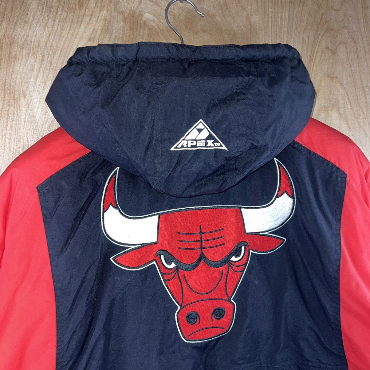 Apex One VINTAGE 90s APEX ONE NBA CHICAGO BULLS LOGO PUFFER JACKET Size US L / EU 52-54 / 3 - 11 Thumbnail