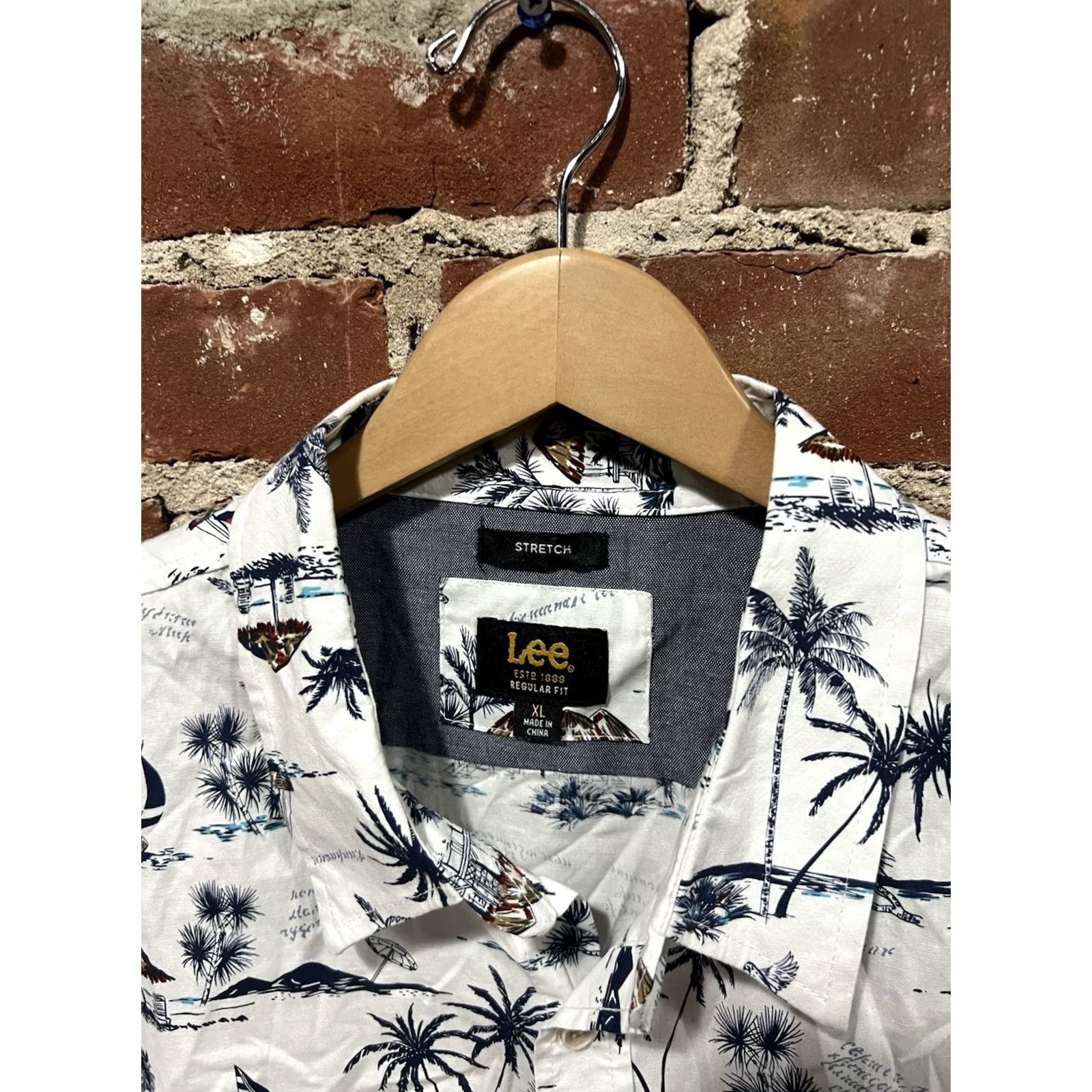 Lee Lee Mens White Short Sleeve Button Up Shirt Palm Tree Graphic NWT XL Size US XL / EU 56 / 4 - 3 Thumbnail