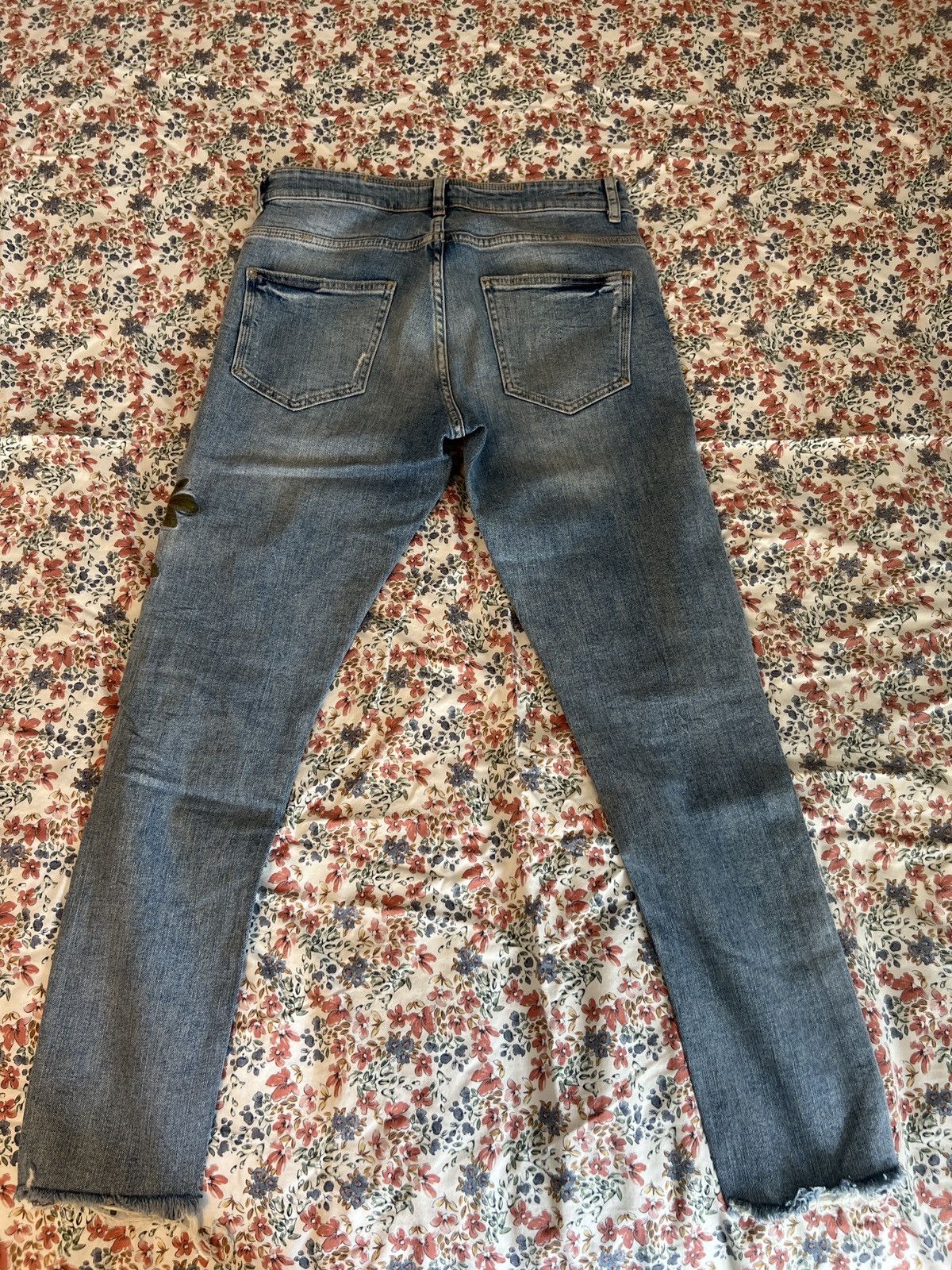 Zara Zara rose embroidered jeans Size US 30 / EU 46 - 2 Thumbnail