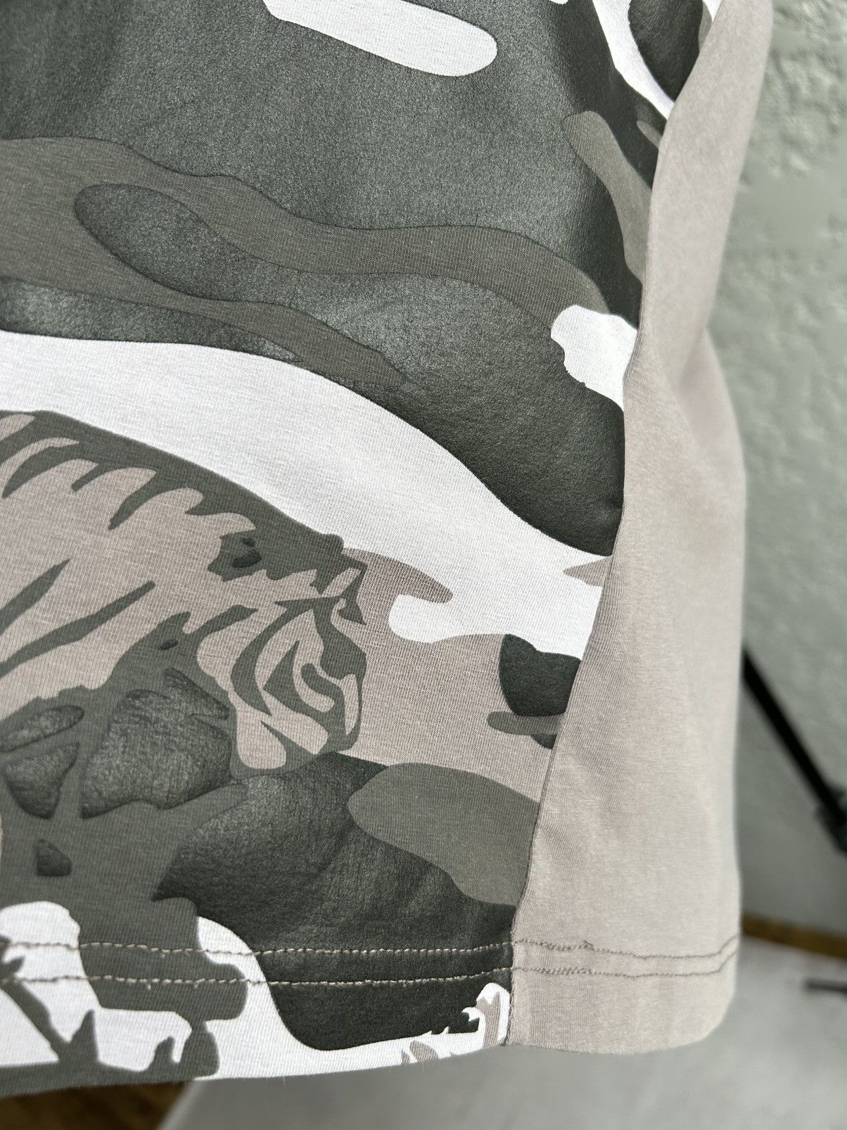 Versace Jeans Couture Versace Jeans Man's Camo-tiger t-shirt size L Size US M / EU 48-50 / 2 - 12 Thumbnail