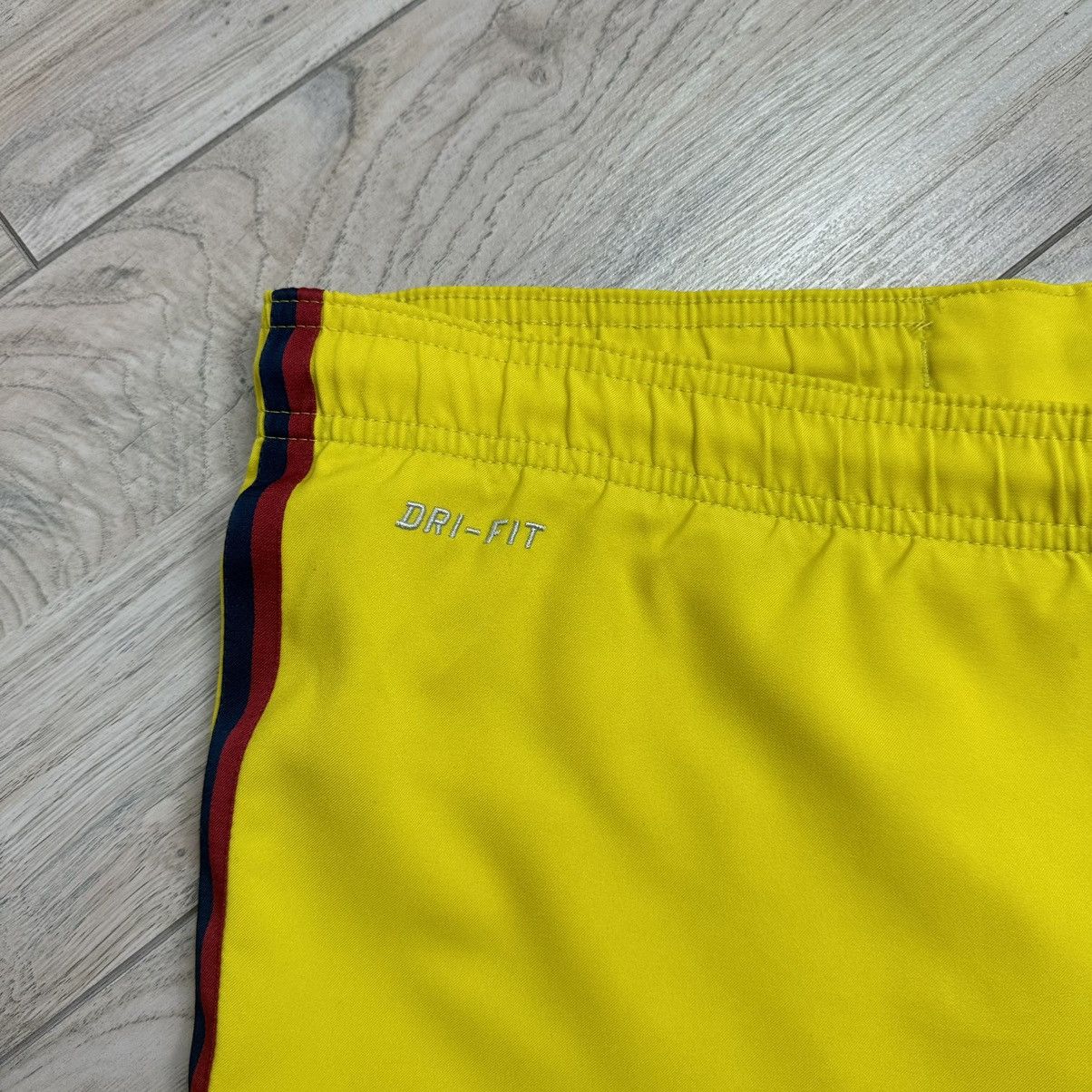 Nike Nike FC Barcelona 2012/2013 Away Football Shorts Size US 34 / EU 50 - 8 Thumbnail