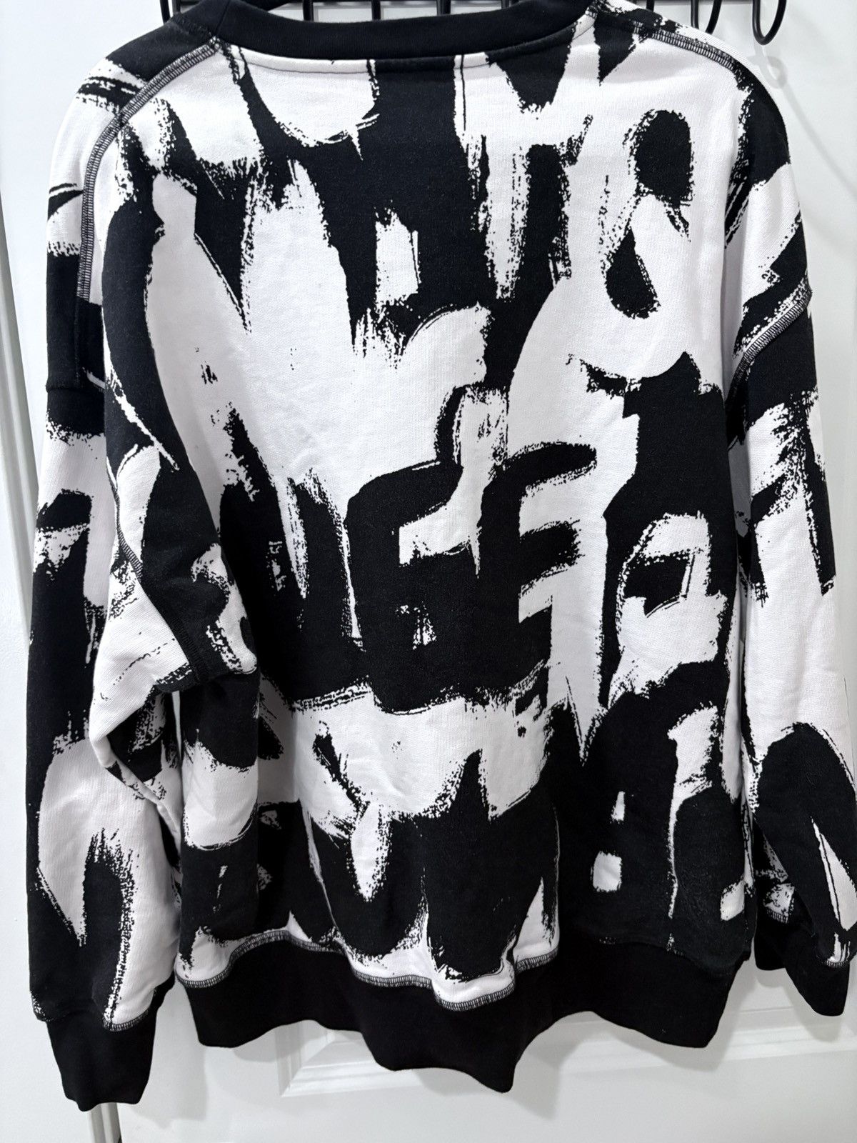 Alexander McQueen Alexander McQueen Black & White Graffiti Sweatshirt Size US M / EU 48-50 / 2 - 2 Thumbnail