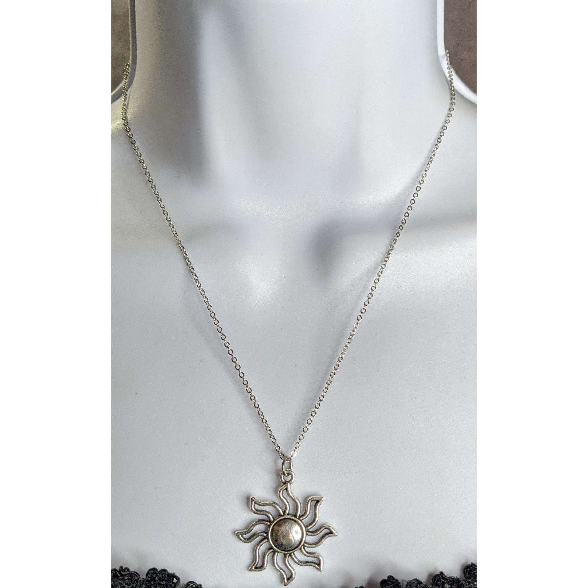 Other Vintage 90s Sun Silver Tone Pendant Necklace Size ONE SIZE - 3 Thumbnail