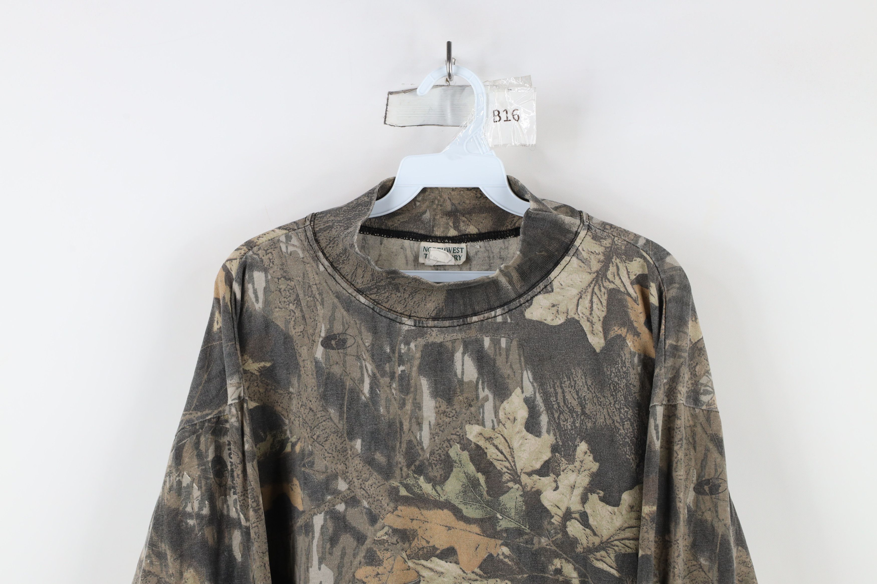 Vintage Vintage 90s Streetwear Mossy Camouflage Mock Neck T-Shirt Size US XL / EU 56 / 4 - 2 Thumbnail