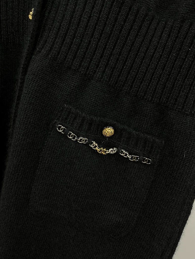 Chanel Chanel 22B black V-neck cashmere knitted dress Size XS / US 0-2 / IT 36-38 - 2 Thumbnail