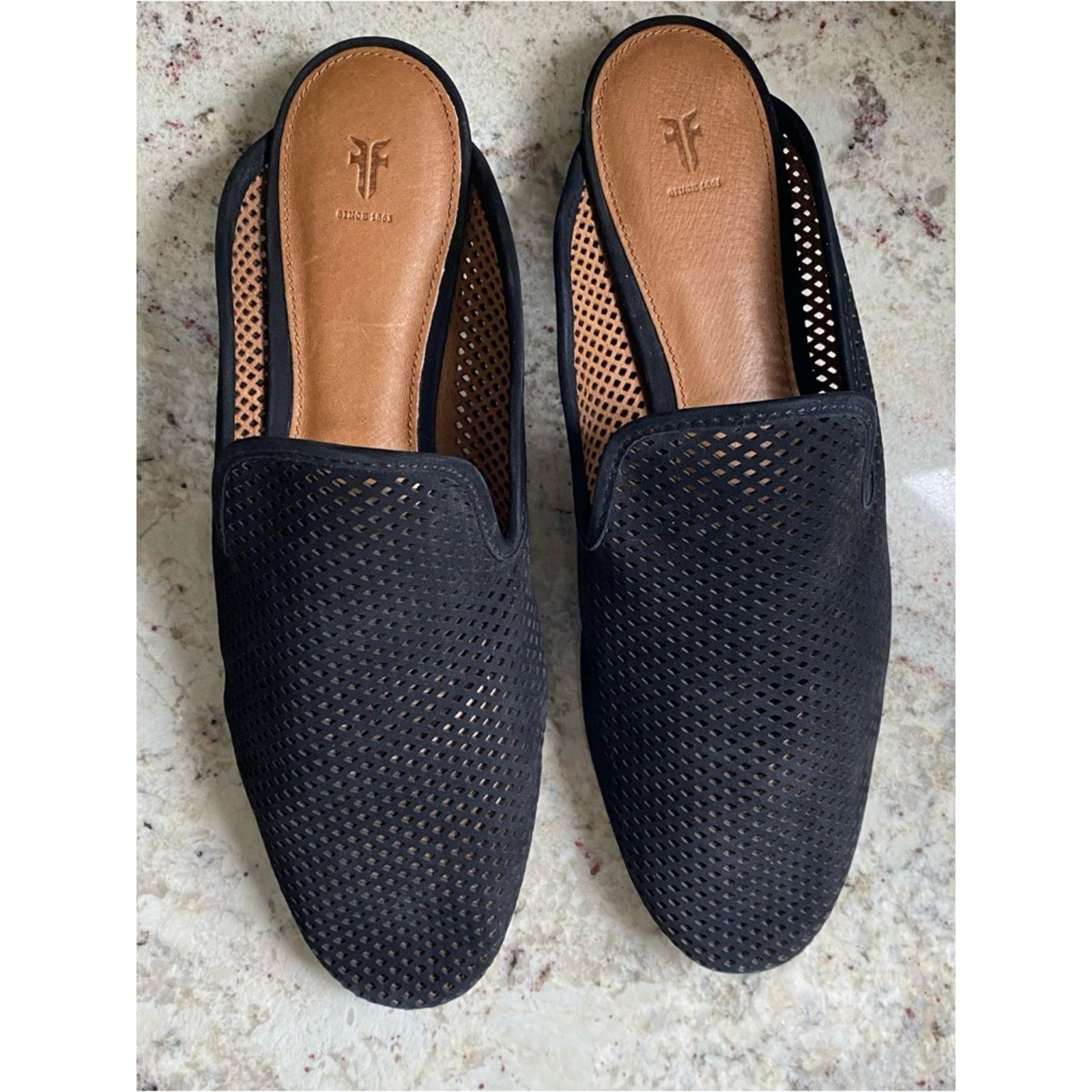 Frye FRYE $198 Gwen Black Leather Mesh Perforated Mule 9 EUC Size US 9 / IT 39 - 4 Thumbnail