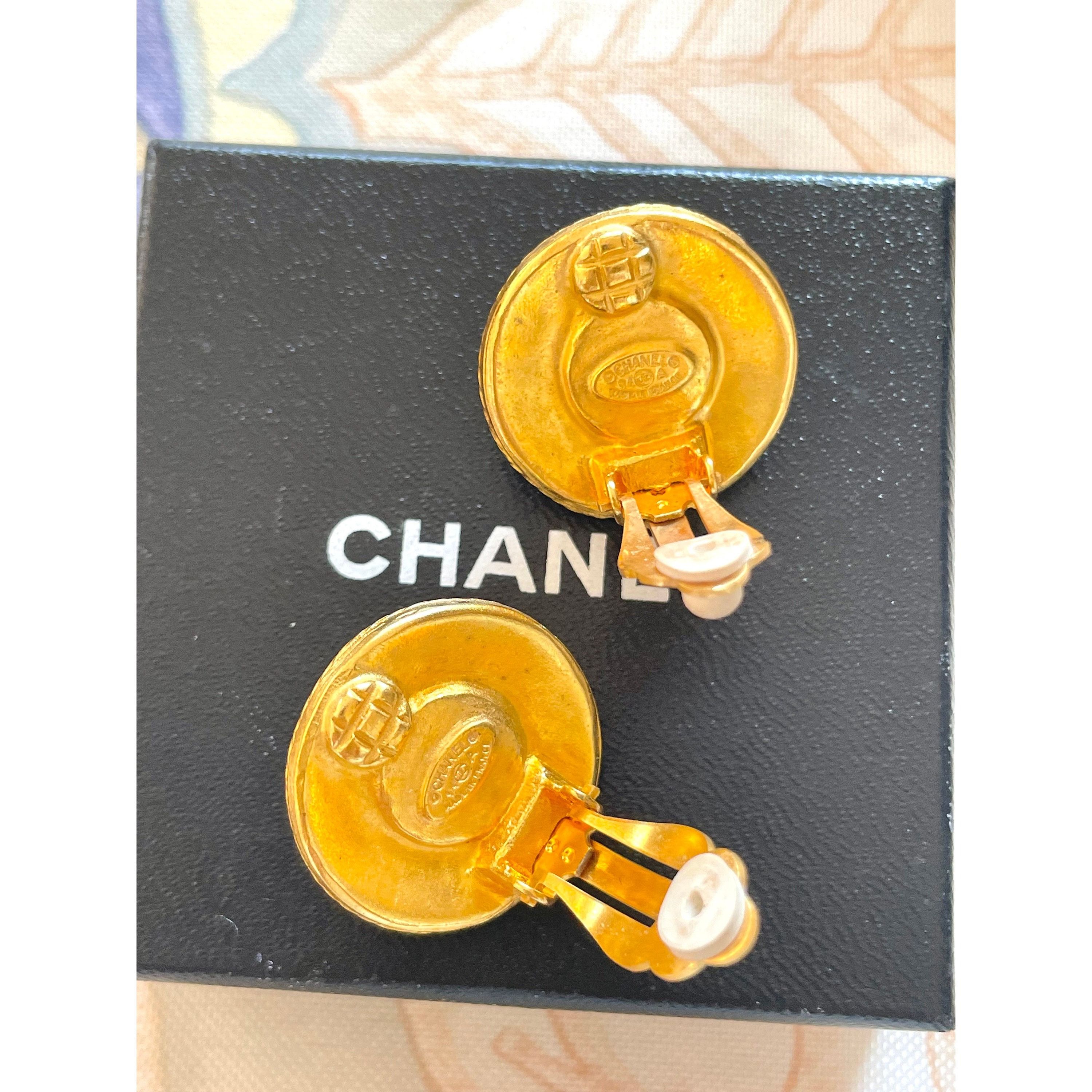 Chanel Vintage CHANEL round earrings with CC mark golden frames Size ONE SIZE - 9 Thumbnail