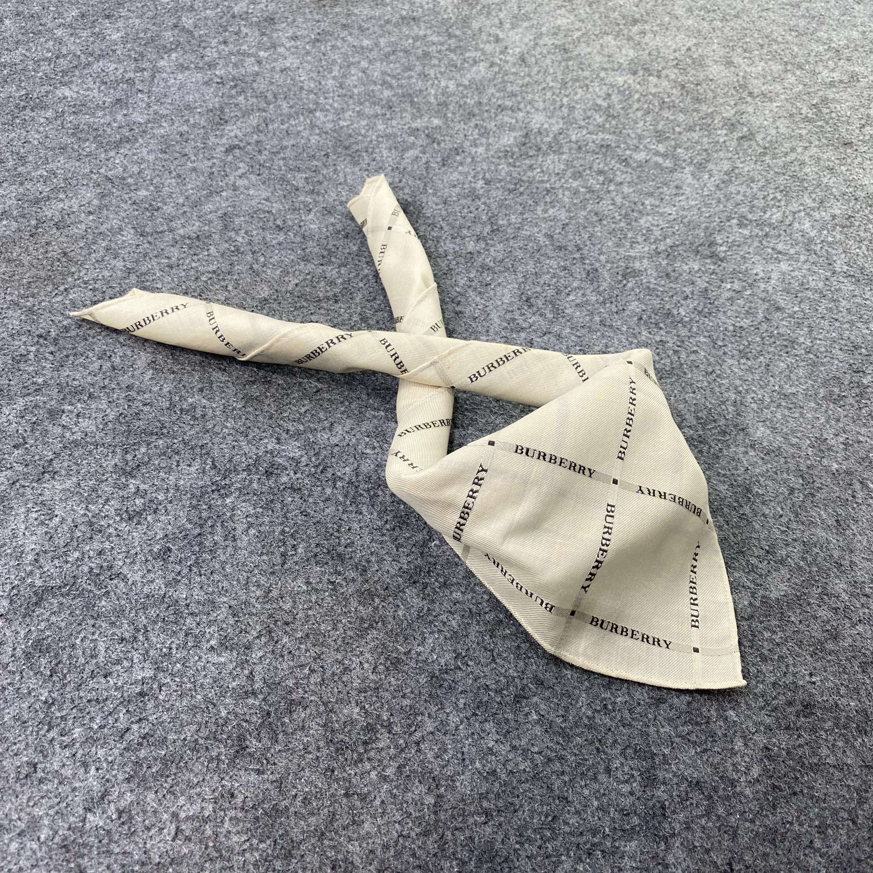 Burberry Burberry Handkerchief / Bandana / Neckerchief-B2375 Size ONE SIZE - 1 Thumbnail