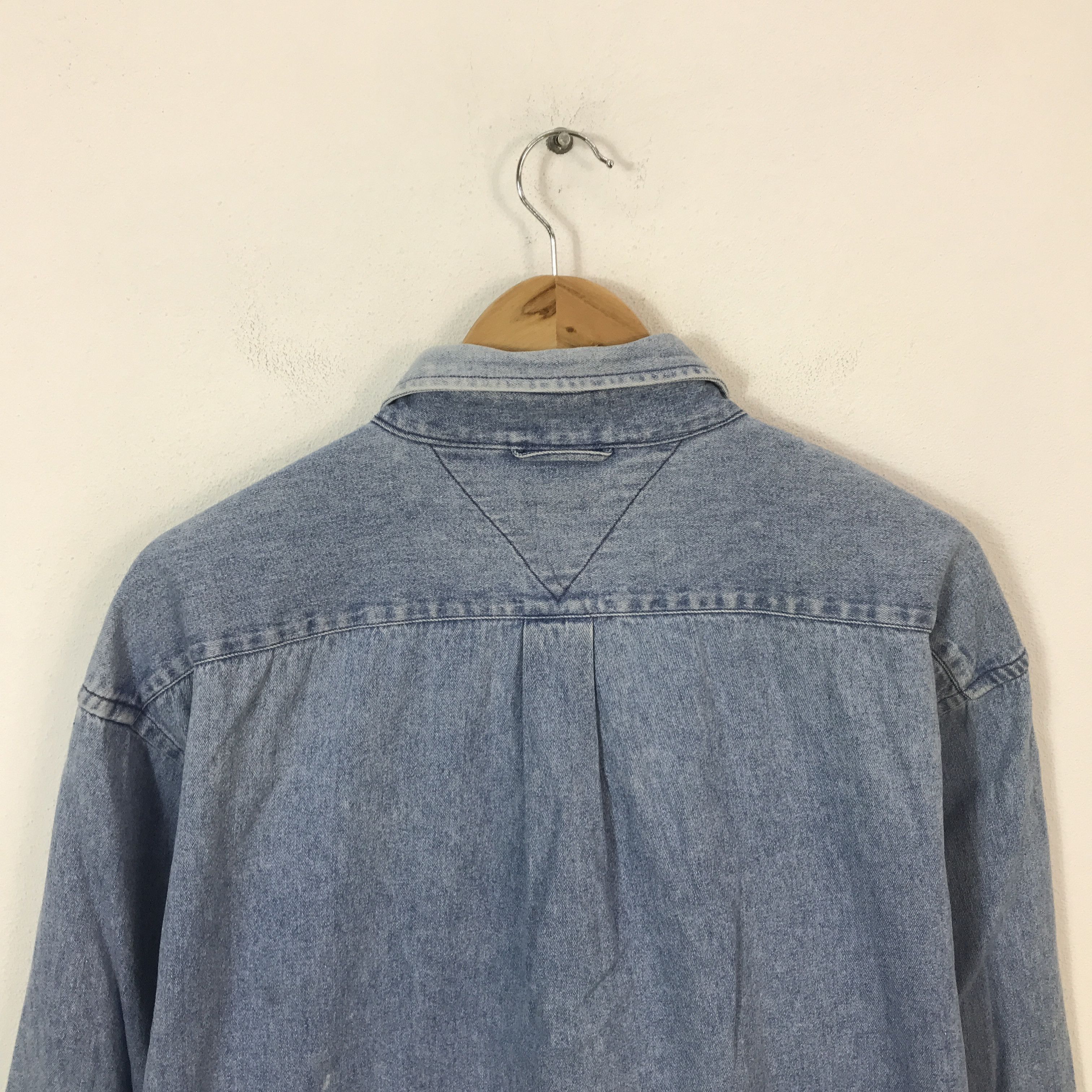 Tommy Hilfiger tommy hilfinger denim button up t-shirt K44B58 Size US L / EU 52-54 / 3 - 4 Thumbnail