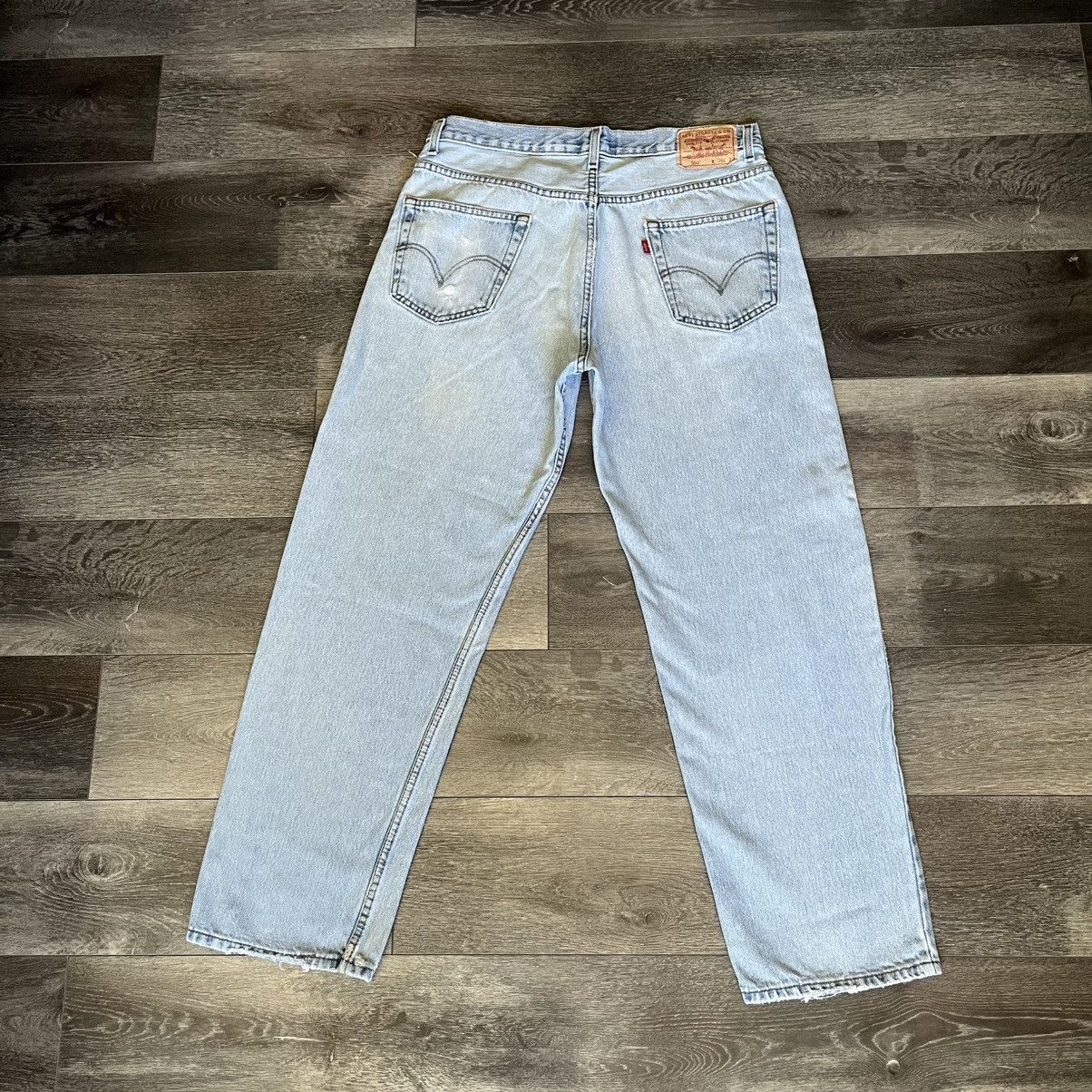Vintage Levi’s 550 Relaxed Fit Light Wash Denim Jeans 36x32