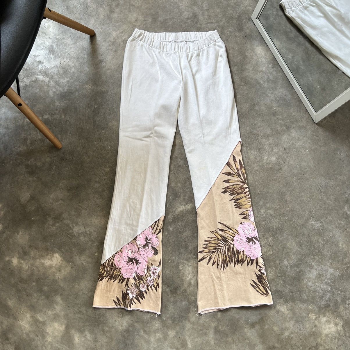 Japanese Brand 2000s Camp the blue Japanese floral flare sweatpants Size 27" / US 4 / IT 40 - 1 Thumbnail
