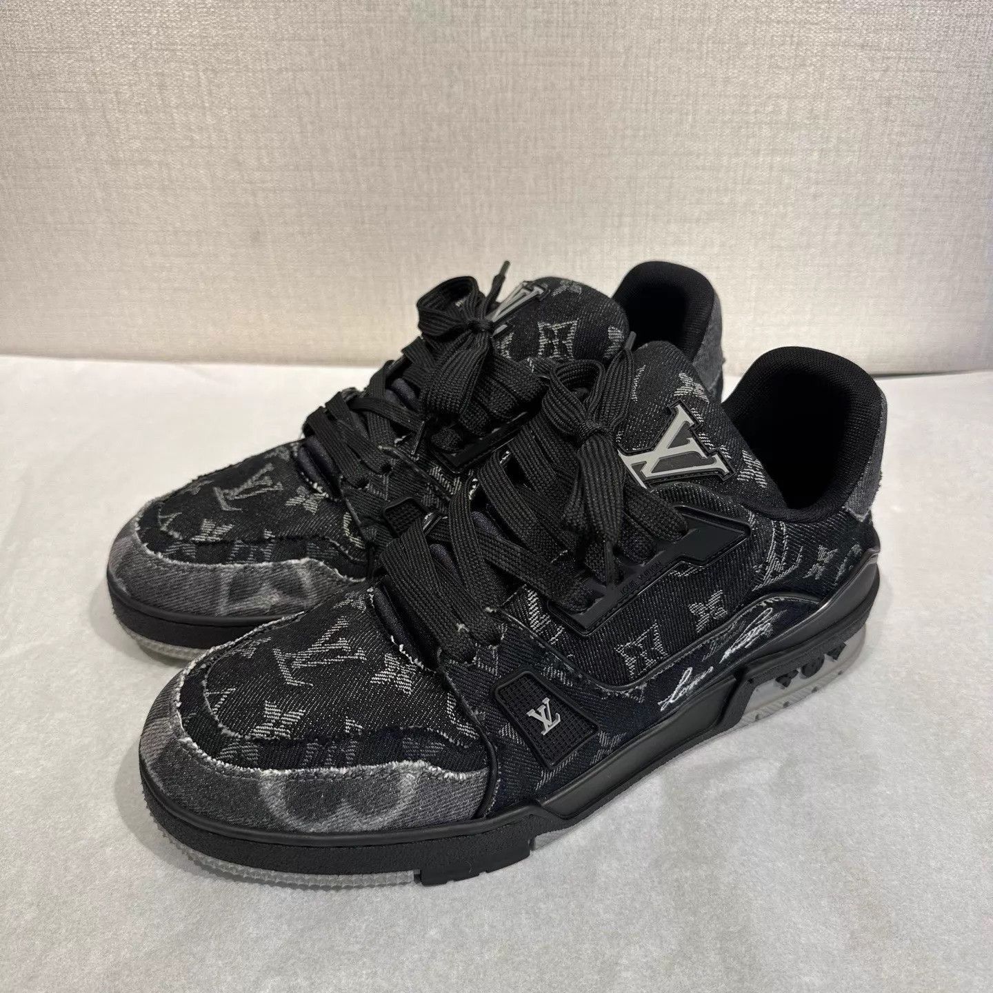 Louis Vuitton Black Patterned Low-Top Sneakers Size 8.5 Size US 8.5 / EU 41-42 - 1 Thumbnail