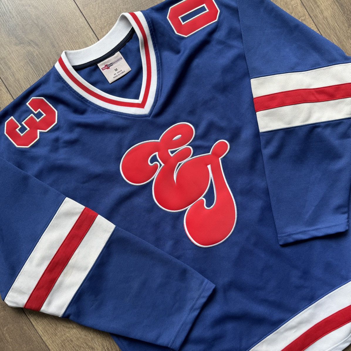 Band Tees Vintage Elton John Hockey Band Jersey Merch 90s NHL rock Size US M / EU 48-50 / 2 - 4 Thumbnail