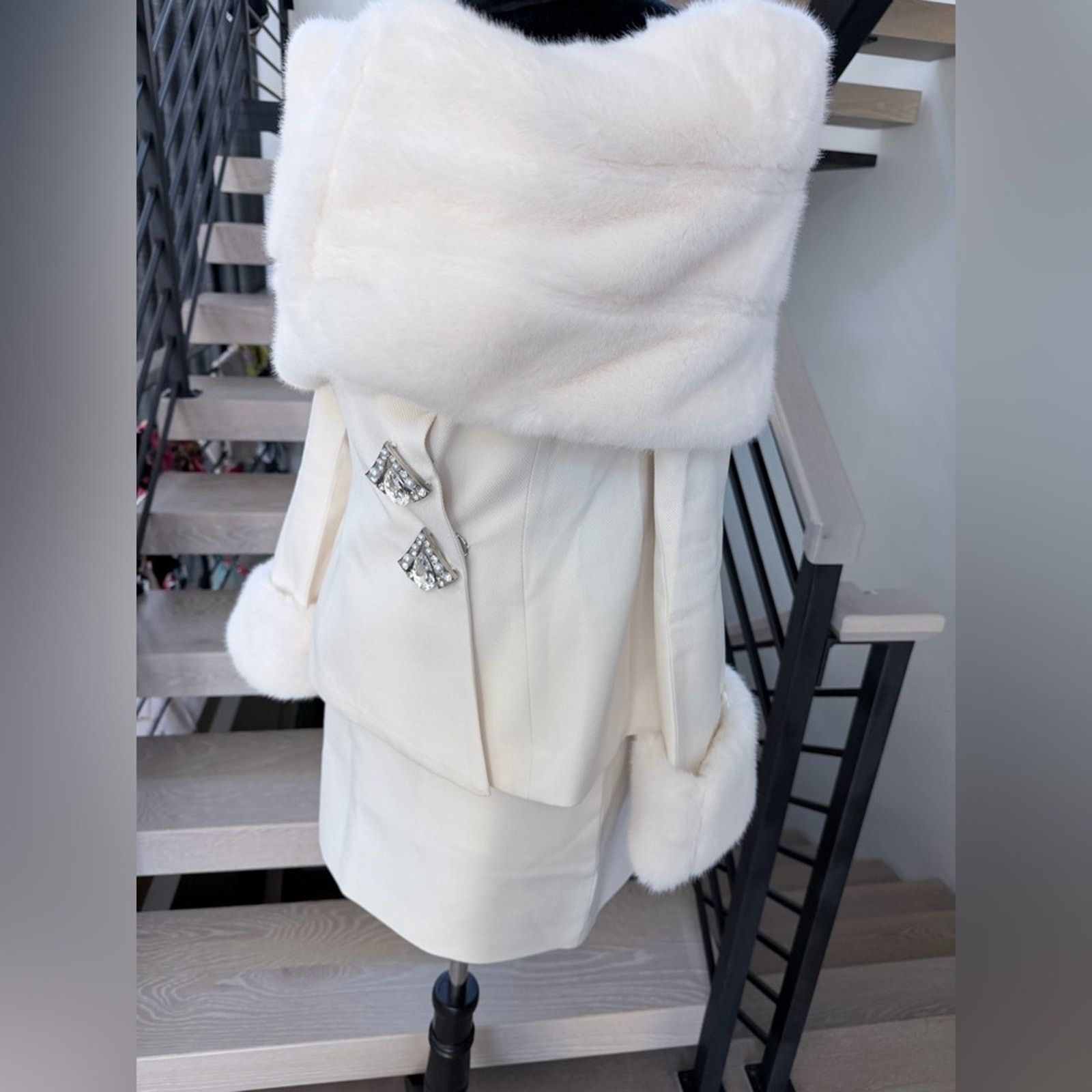 Other Old Money Jessica Bara White Faux Fur Jacket & Skirt size S Size XS / US 0-2 / IT 36-38 - 9 Thumbnail