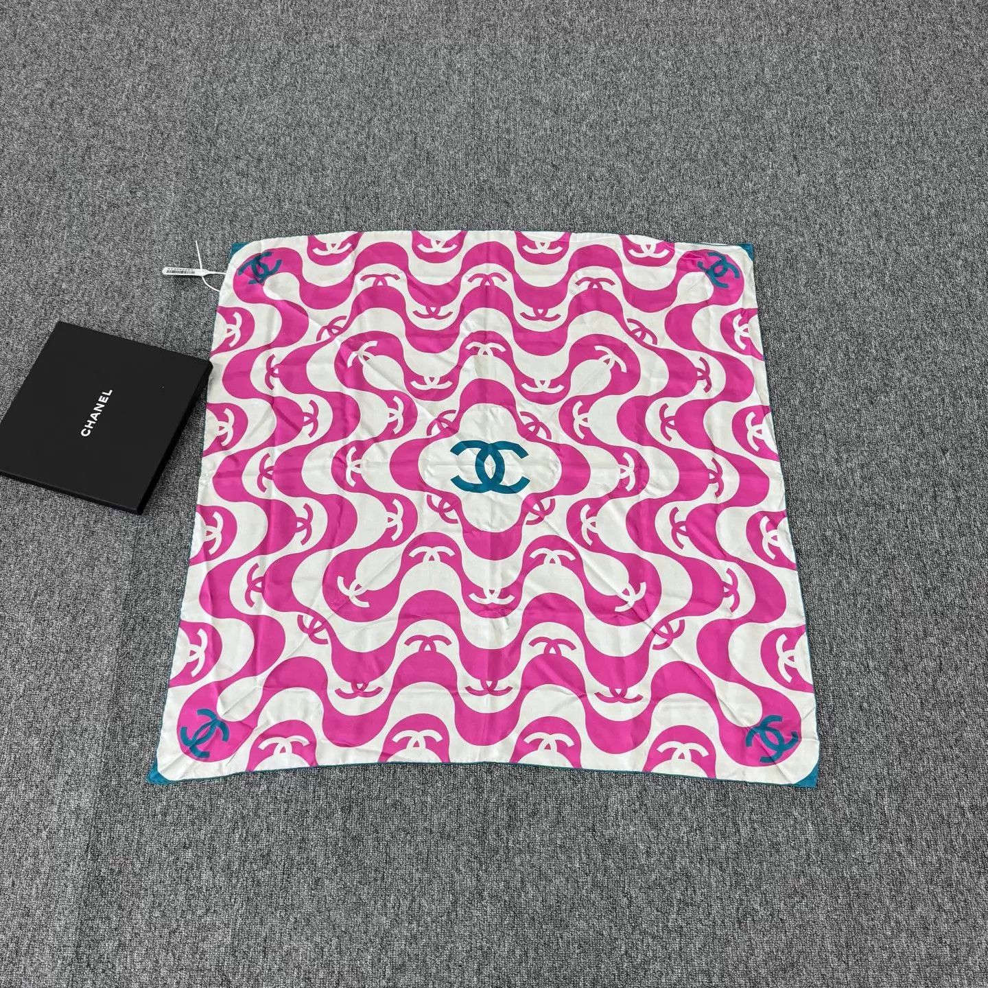 Chanel Chanel Pink & White Wave CC Logo Scarf 90cm 99New Size ONE SIZE - 1 Thumbnail