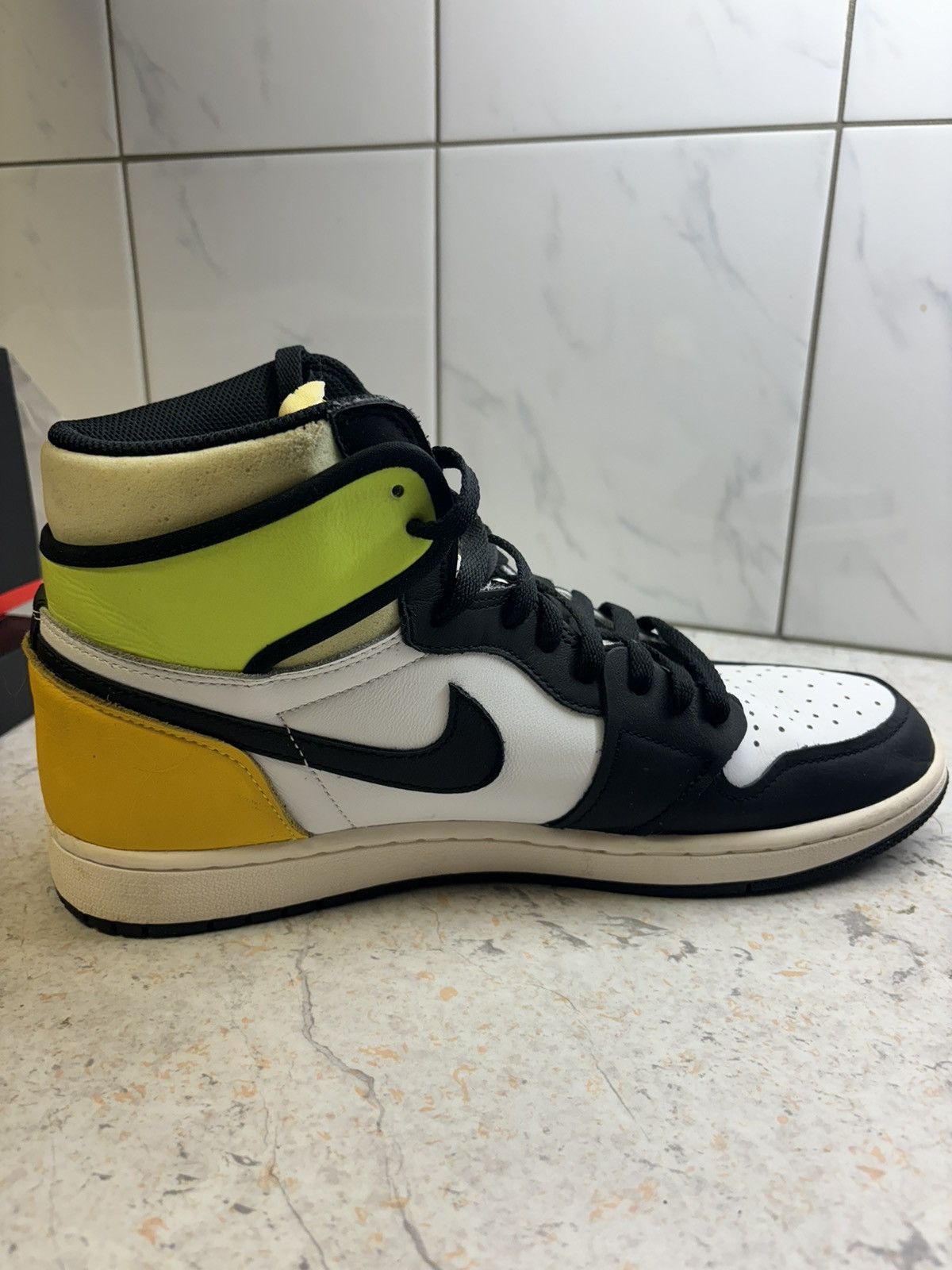Jordan Brand Air Jordan 1 Retro High OG ‘Volt Gold’ Size US 11.5 / EU 44-45 - 6 Thumbnail