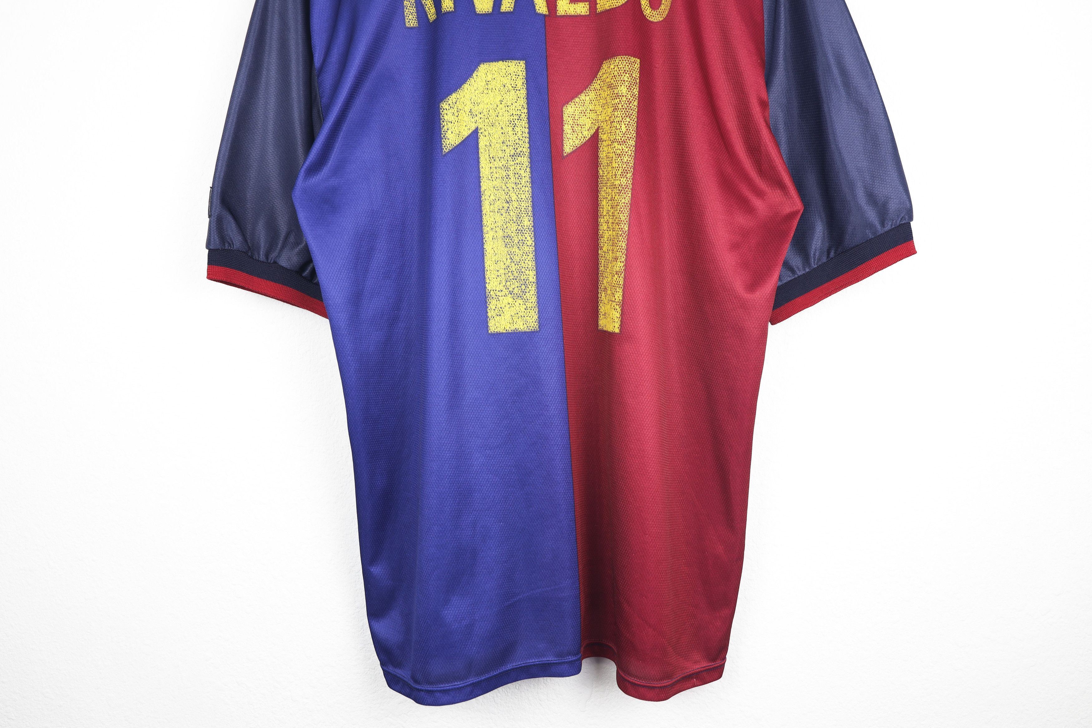 Vintage Vintage F.C. Barcelona "Rivaldo" 1999 Soccer Jersey T-shirt Size US XL / EU 56 / 4 - 10 Thumbnail