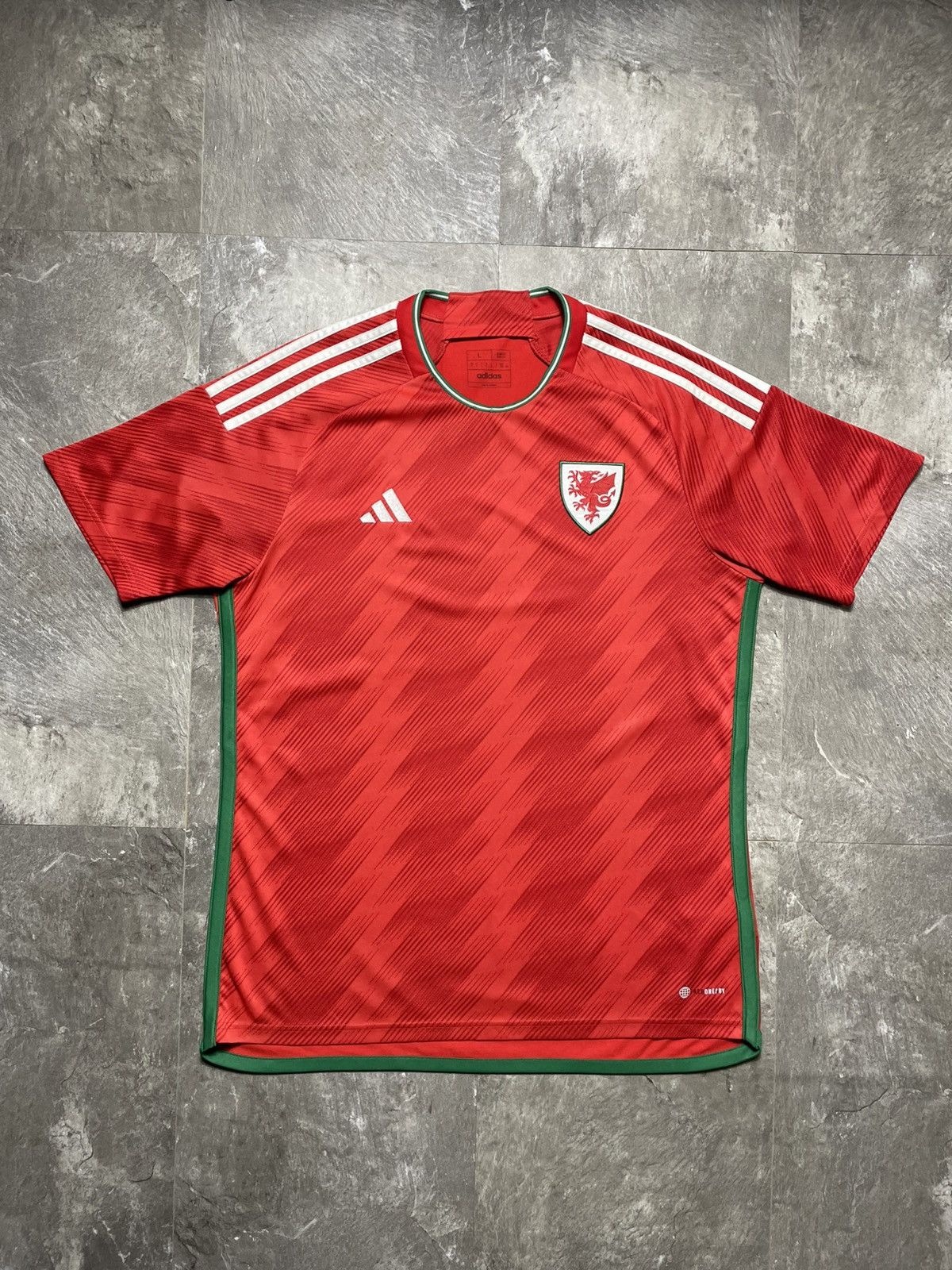 Adidas Adidas Wales 2022 2023 Home Football Shirt Soccer Jersey Size US L / EU 52-54 / 3 - 1 Thumbnail