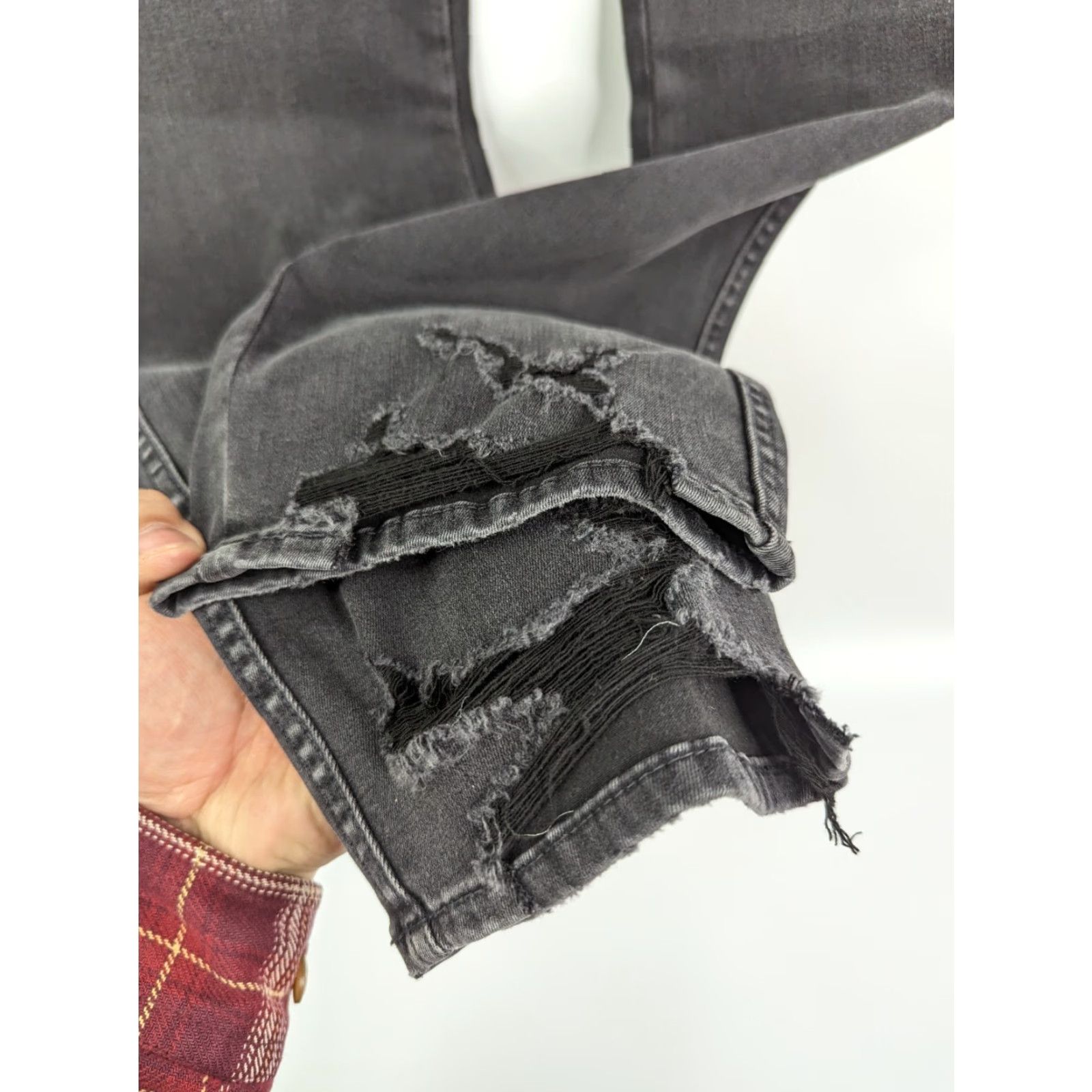 Good American Good American Womens Jeans Black Distressed Straight Leg Size 4 Regular Rise High 10.5in + Denim Slim Fit N/A Size ONE SIZE - 3 Thumbnail