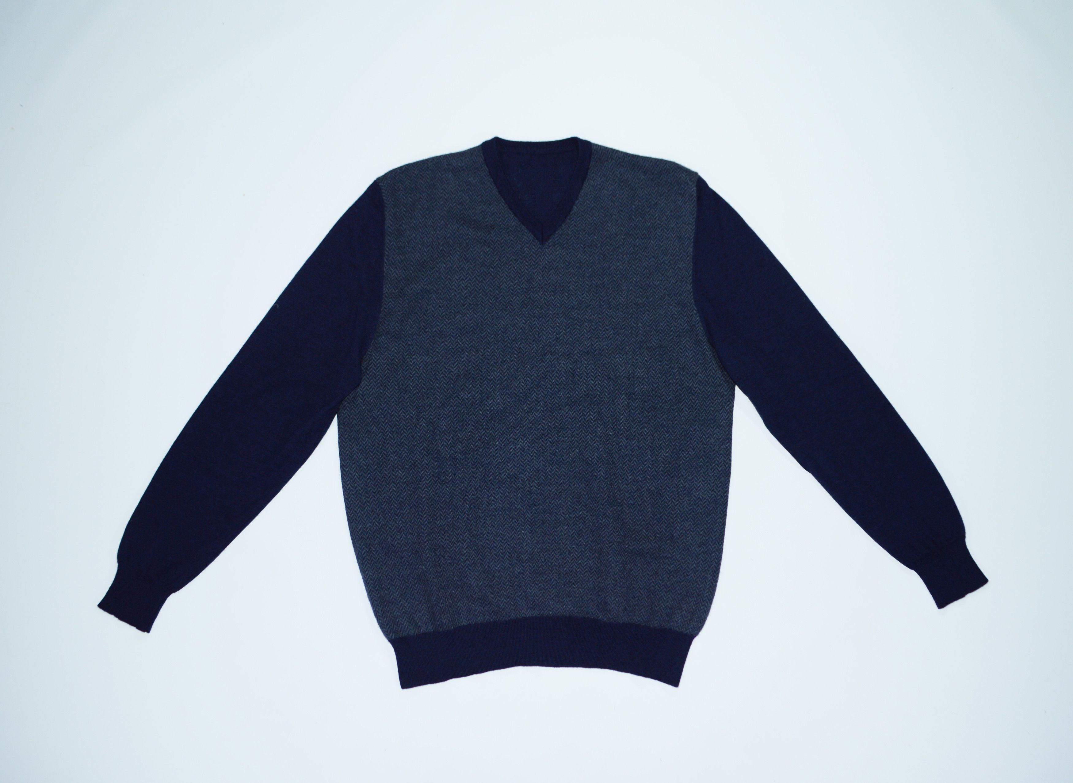 Corneliani Corneliani Herringbone Blue Wool V-Neck Jumper Sweater Size US XL / EU 56 / 4 - 1 Thumbnail