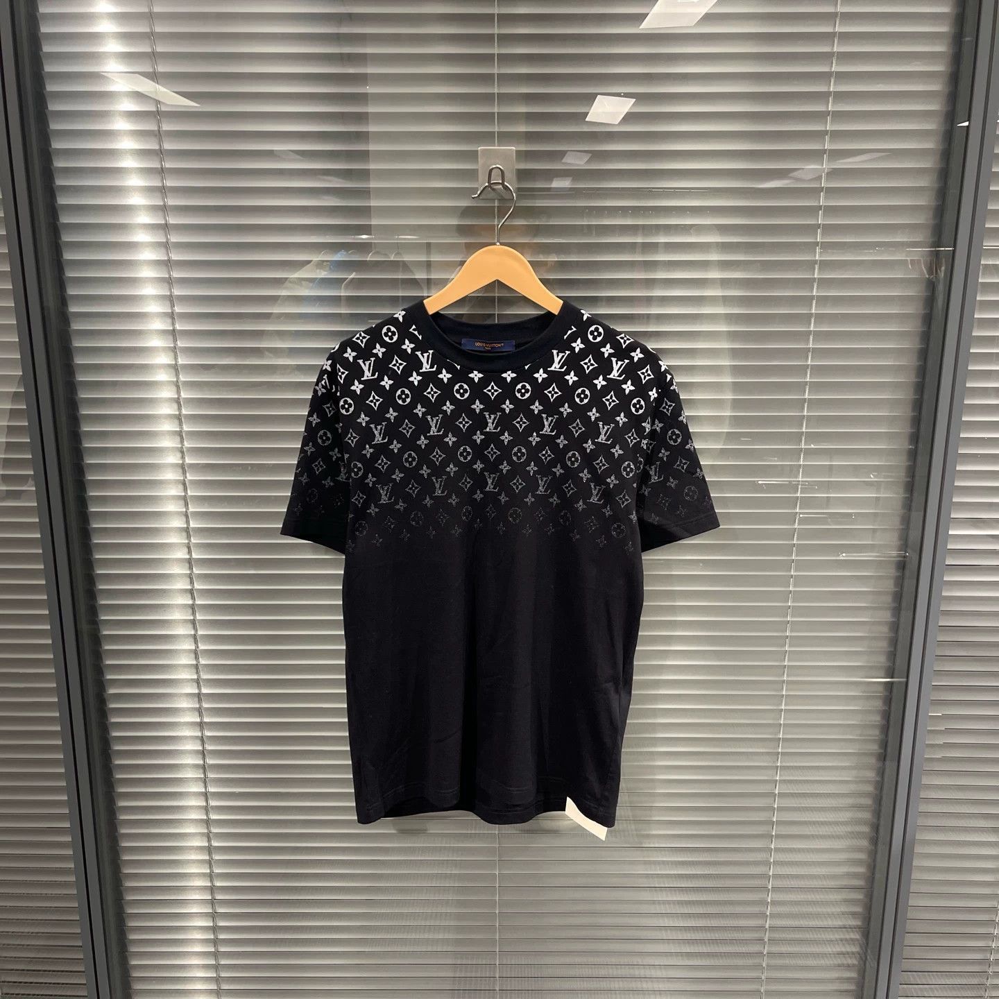 Louis Vuitton Black Short Sleeve Patterned T-Shirt Size US S / EU 44-46 / 1 - 1 Thumbnail
