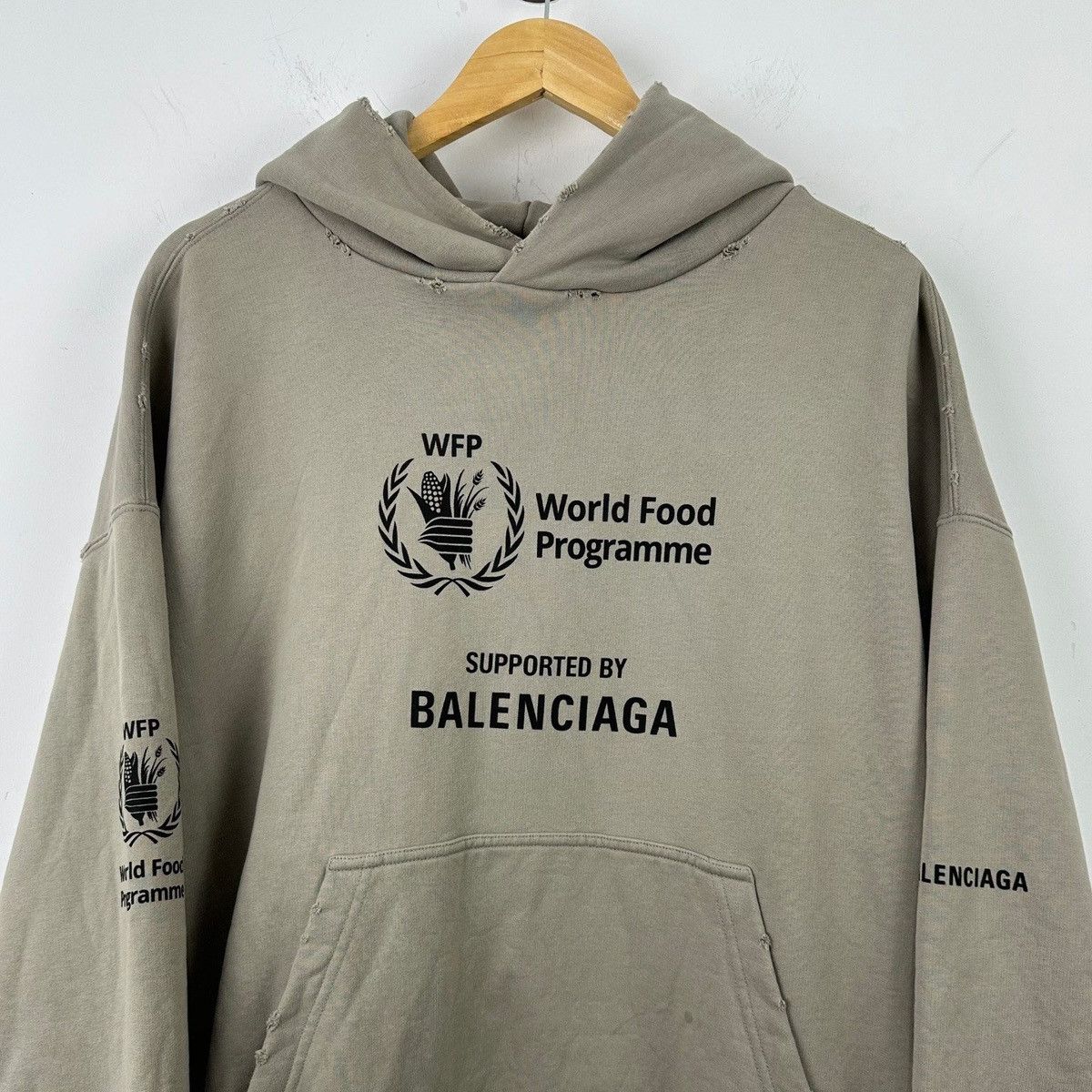 Balenciaga Balenciaga World Food Programme (WFP) hoodie Size US M / EU 48-50 / 2 - 3 Thumbnail