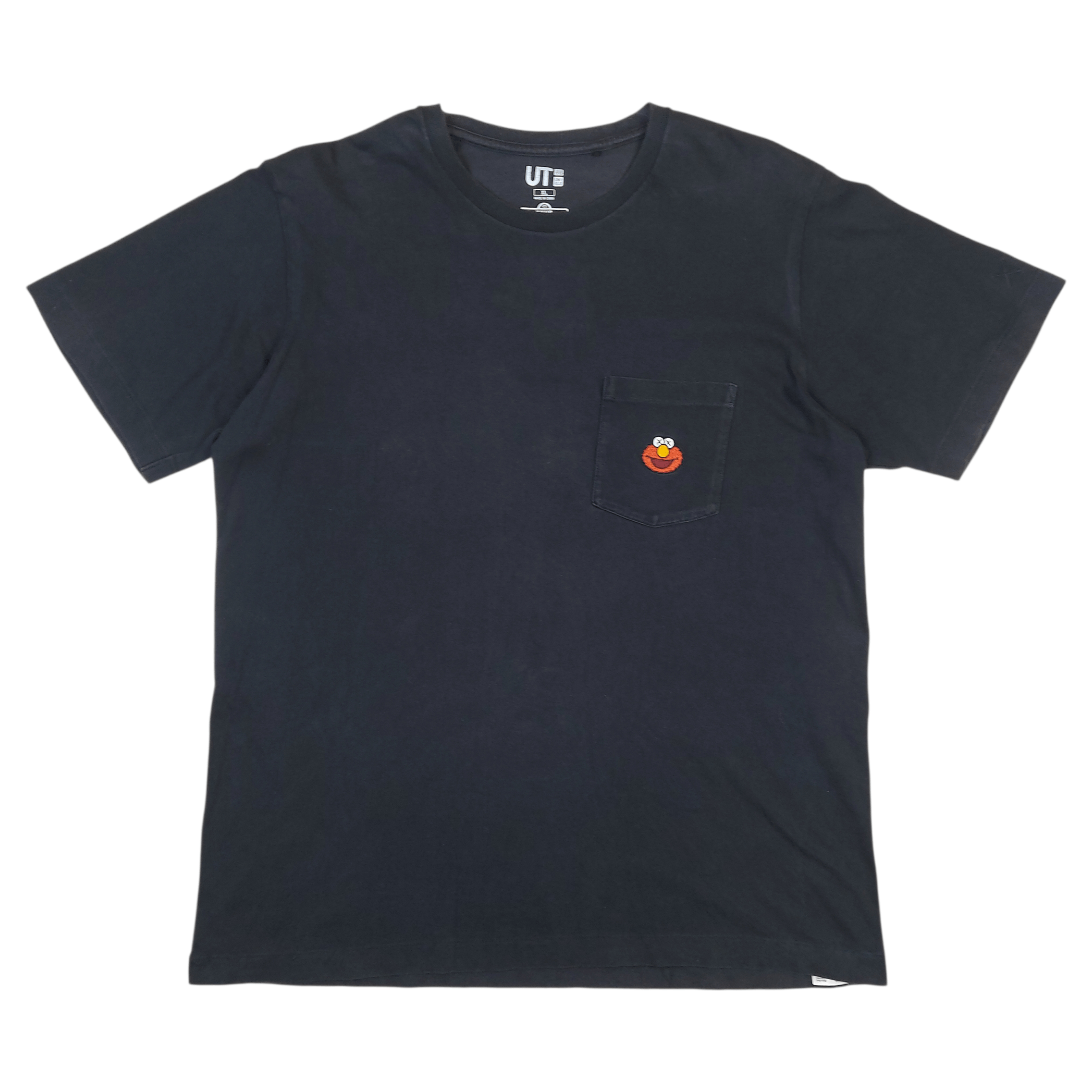 Kaws × Uniqlo KAWS x Uniqlo x Sesame Street Elmo Embroidery Pocket TEE Size US XL / EU 56 / 4 - 1 Thumbnail